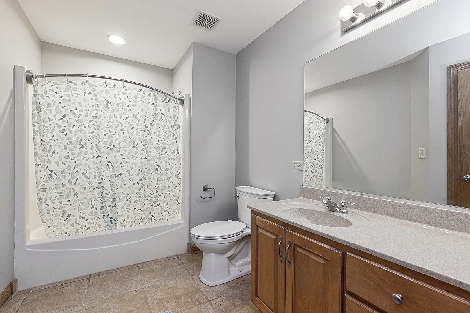 New Lenox, Illinois, 60451, United States, 4 Bedrooms Bedrooms, ,3 BathroomsBathrooms,Residential,For Sale,1974634