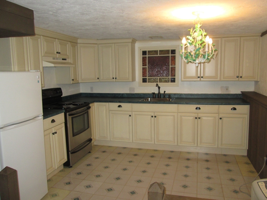 Melrose, Massachusetts, 02176, United States, 4 Bedrooms Bedrooms, ,2 BathroomsBathrooms,Residential,For Sale,1950992