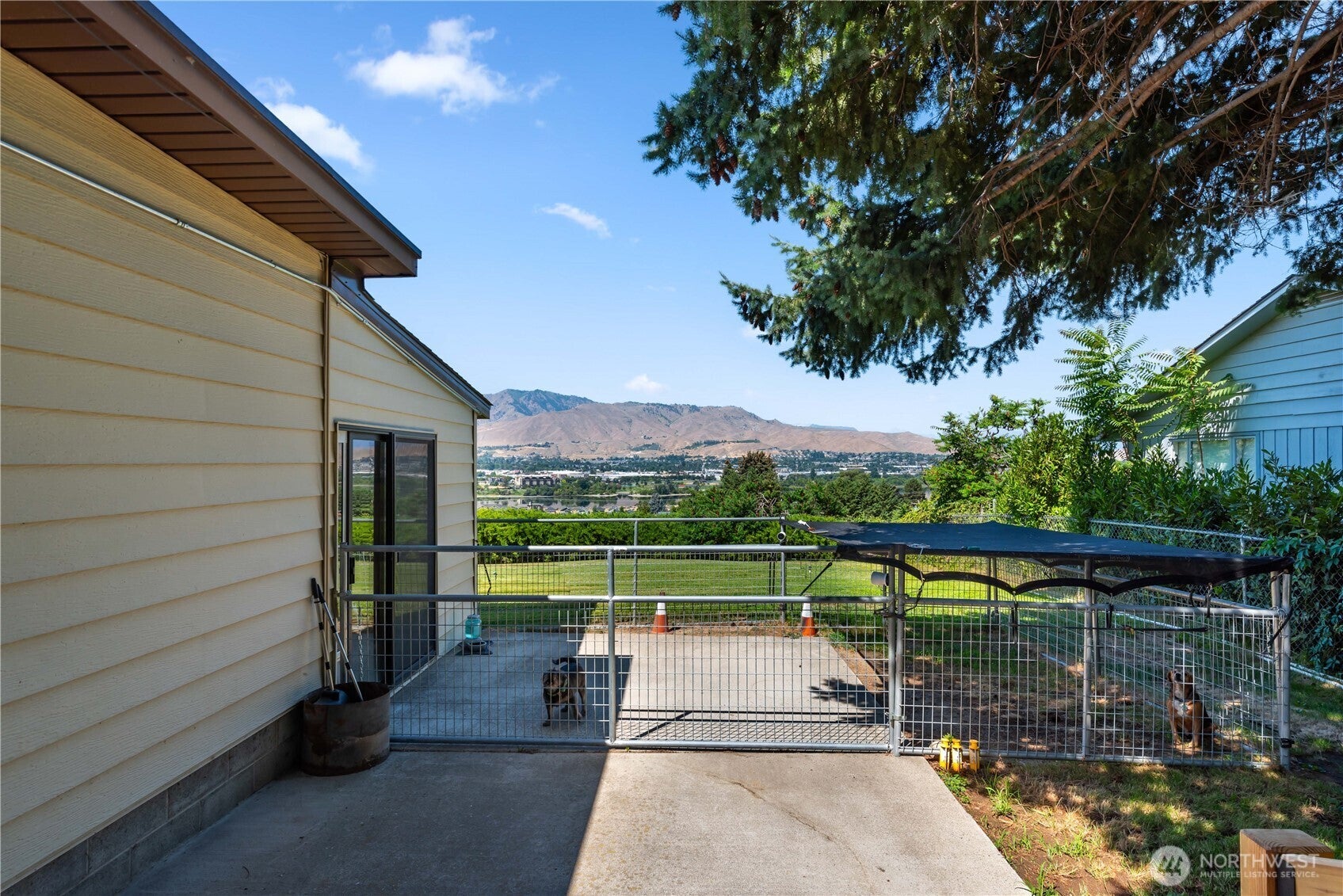 East Wenatchee, Washington, 98802, United States, 3 Bedrooms Bedrooms, ,1 BathroomBathrooms,Residential,For Sale,1890394