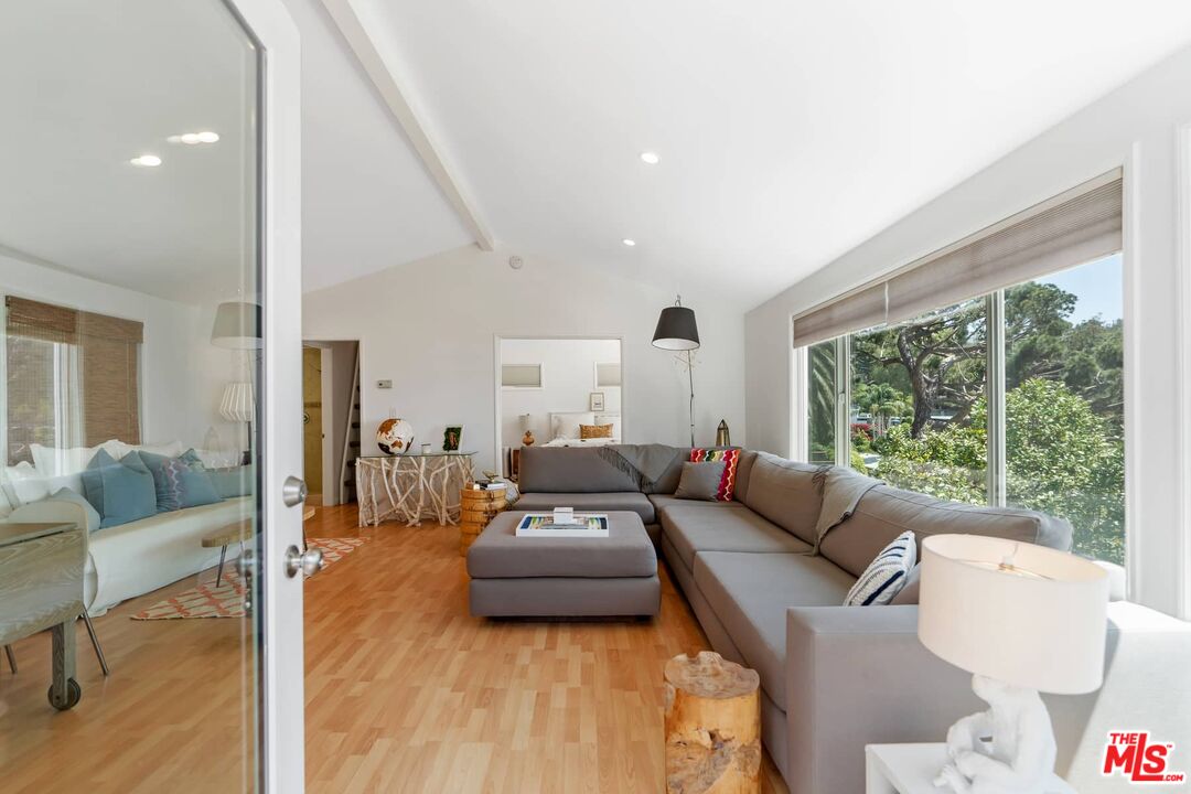 Malibu, California, 90265, United States, 1 Bedroom Bedrooms, ,1 BathroomBathrooms,Residential,For Sale,1891737