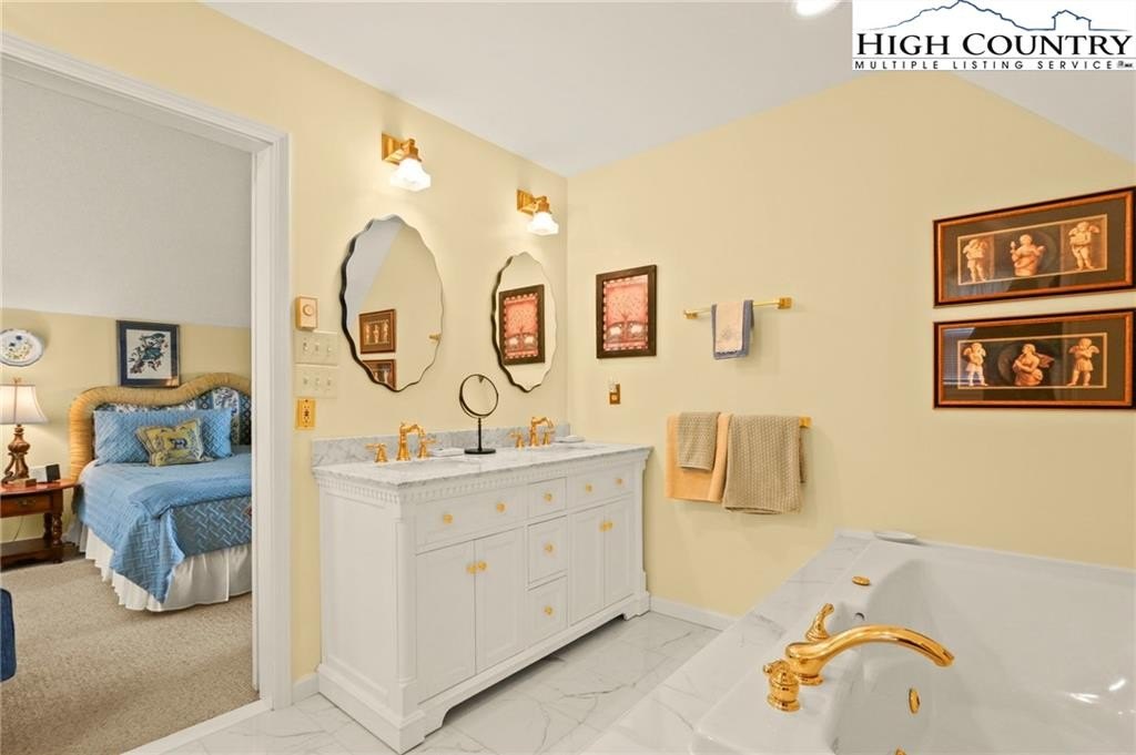 Boone, North Carolina, 28607, United States, 3 Bedrooms Bedrooms, ,3 BathroomsBathrooms,Residential,For Sale,1941298