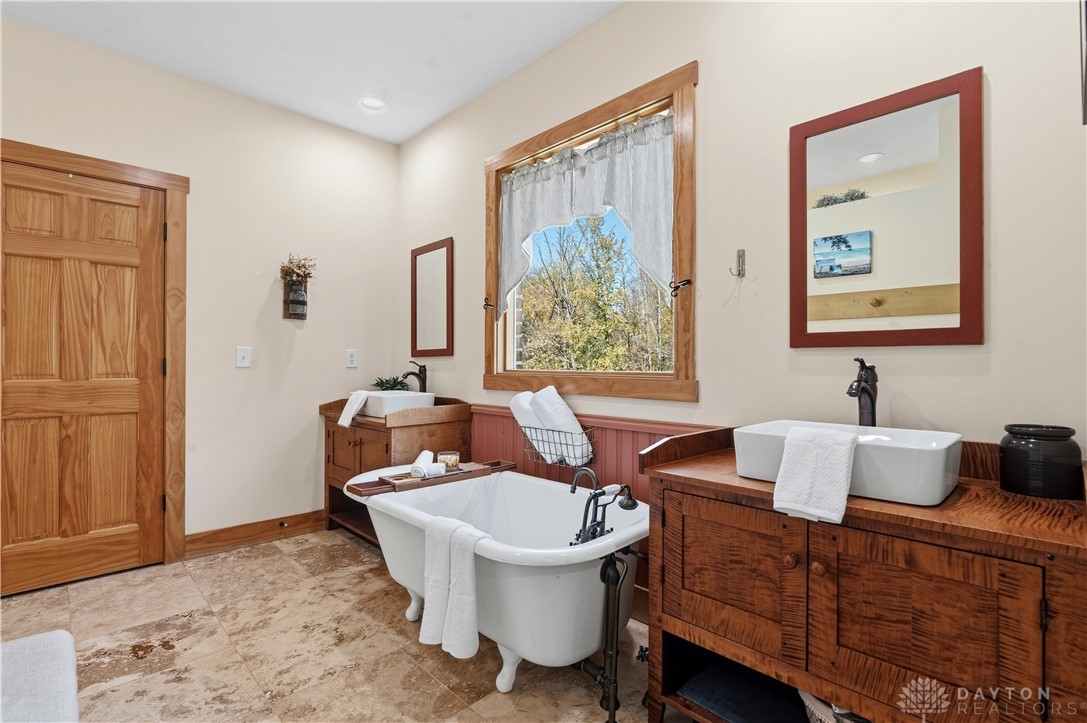 Adams Twp, Ohio, 45177, United States, 6 Bedrooms Bedrooms, ,4 BathroomsBathrooms,Residential,For Sale,1989294