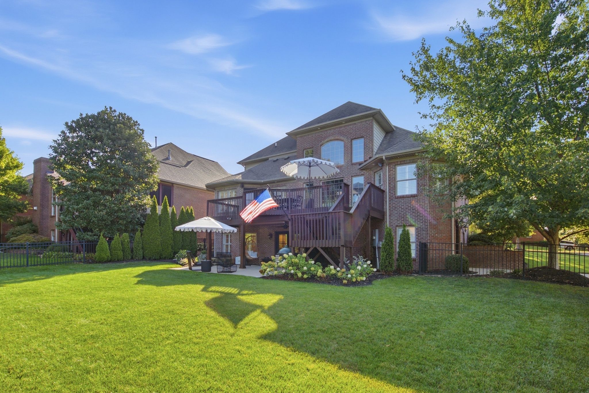  945 Princess Doreen Drive - 物件實景