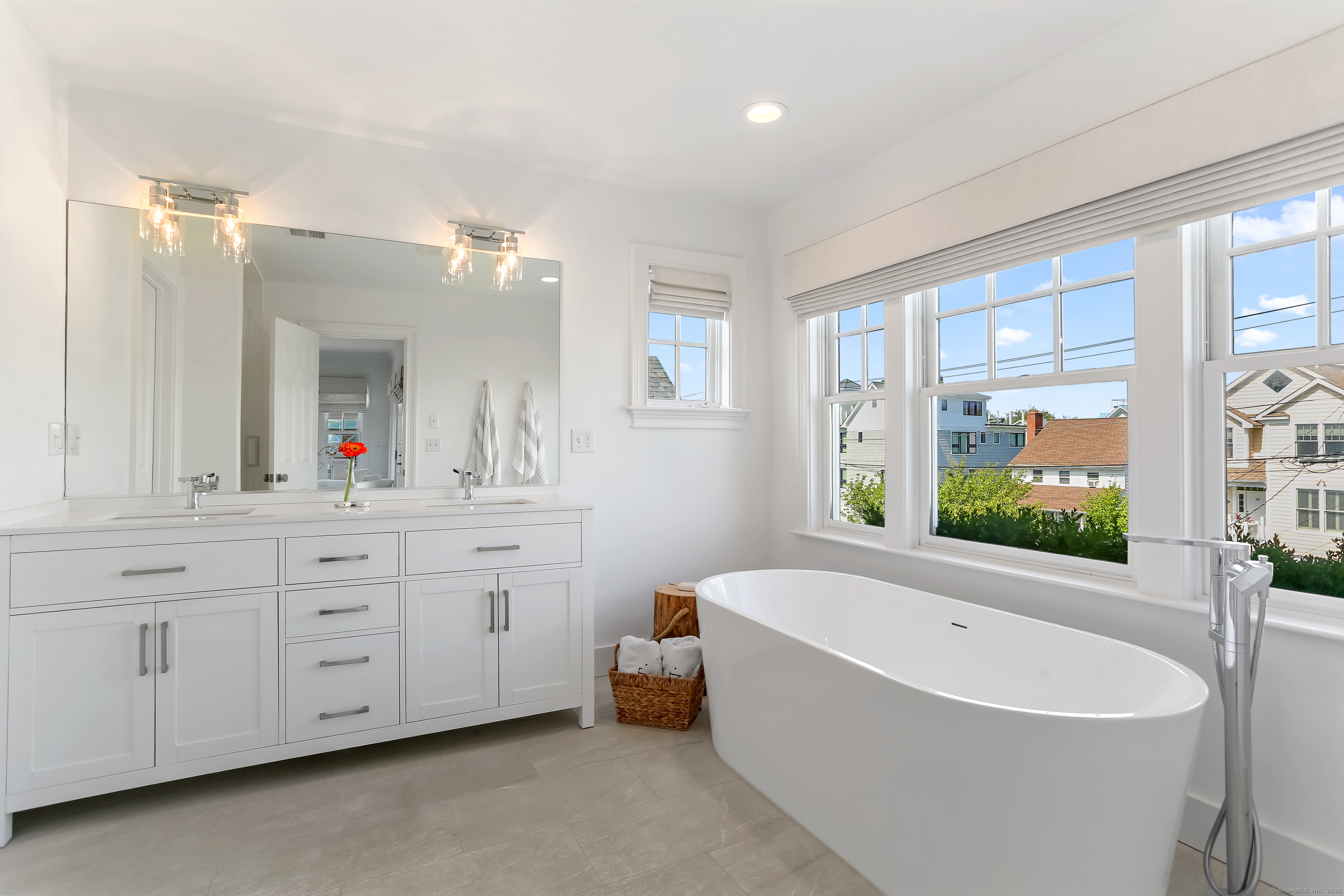 Fairfield, Connecticut, 06824, United States, 4 Bedrooms Bedrooms, ,5 BathroomsBathrooms,Residential,For Sale,1941072