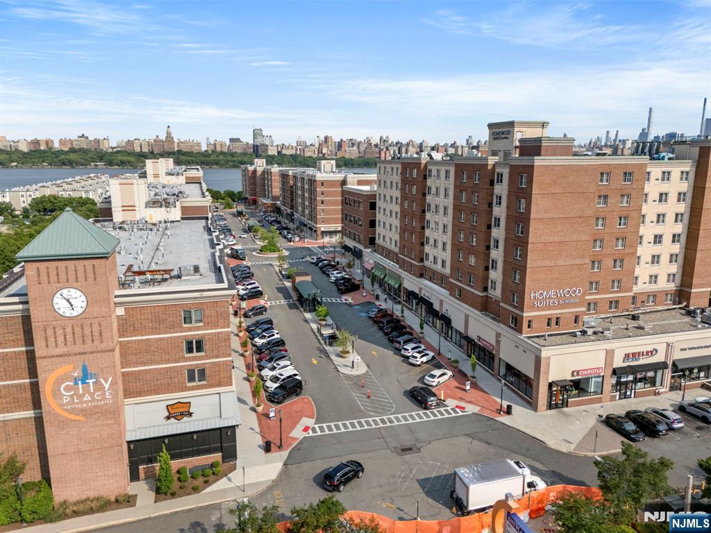 Edgewater, New Jersey, 07020, United States, 2 Bedrooms Bedrooms, ,2 BathroomsBathrooms,Residential,For Sale,1934539
