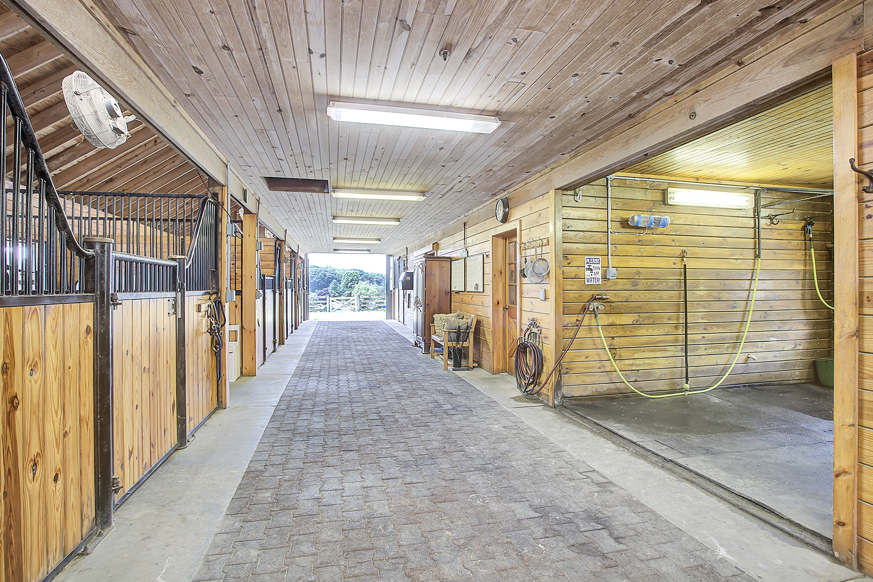  One of a Kind Well Appointed Custom Built Equestrian Property - 物件實景