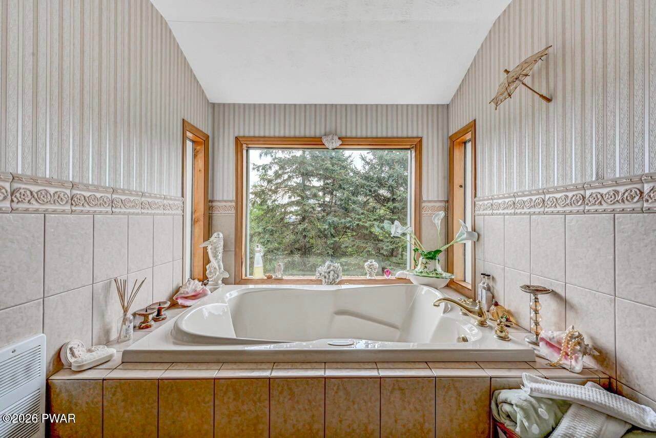 Hawley, Pennsylvania, 18428, United States, 3 Bedrooms Bedrooms, ,3 BathroomsBathrooms,Residential,For Sale,2045204