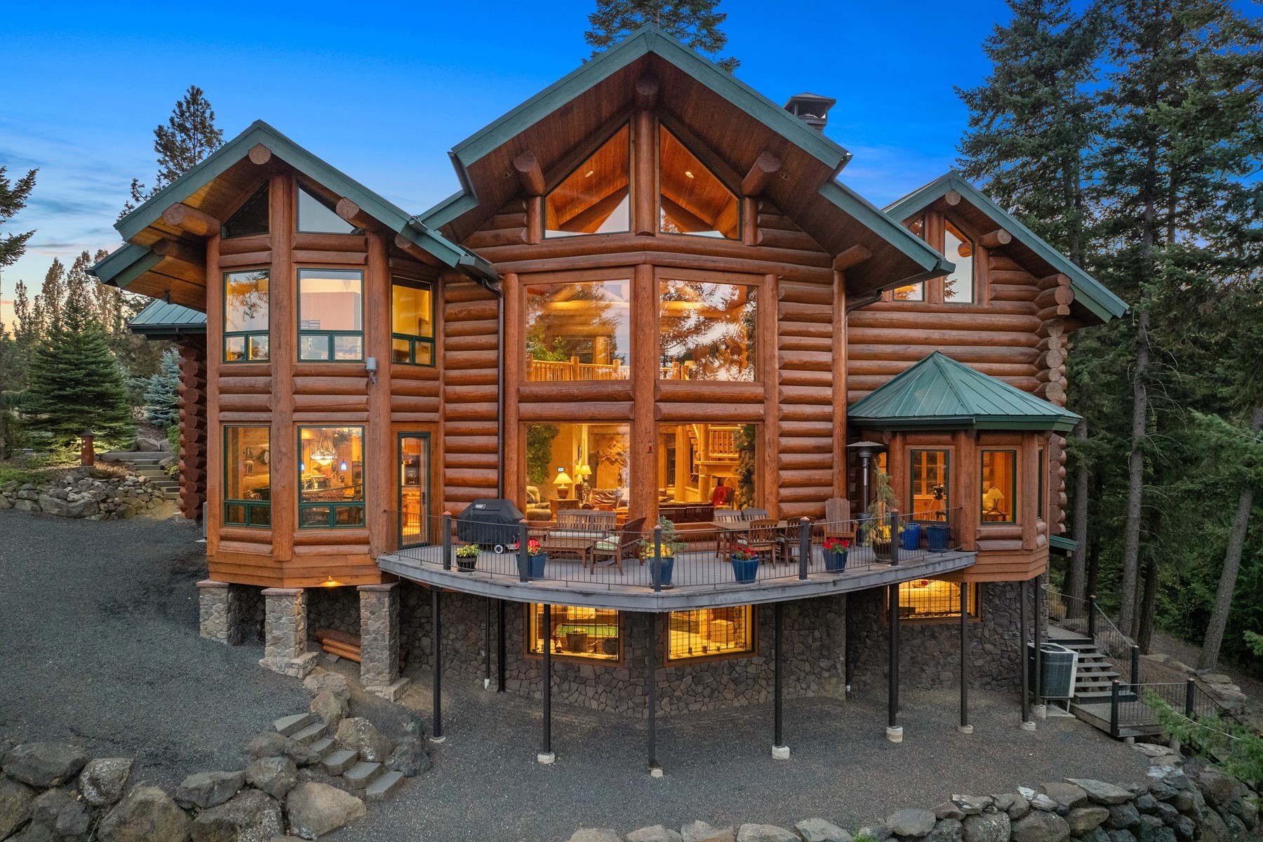  Log Estate overlooking Lake Coeur d