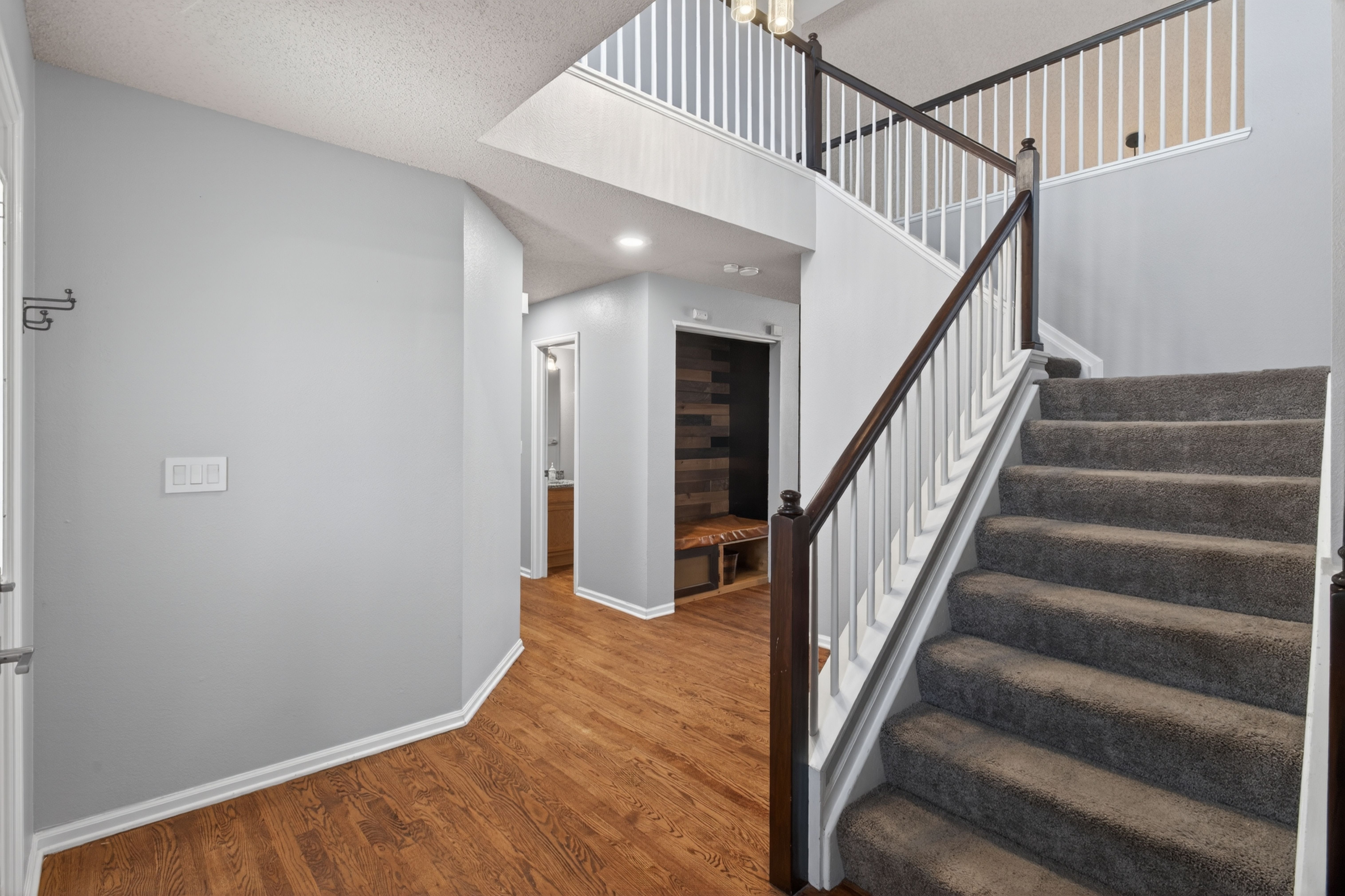  Situated on a Desirable Corner Lot in Hidden River - 物件實景