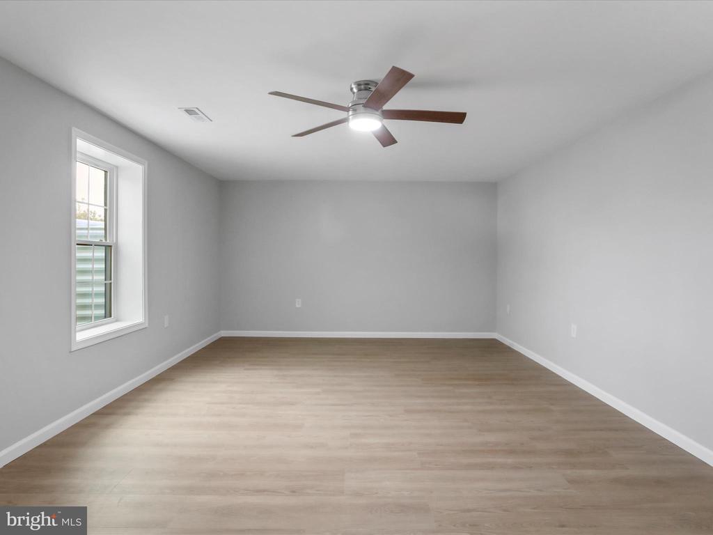 Woodstock, Virginia, 22664, United States, 5 Bedrooms Bedrooms, ,3 BathroomsBathrooms,Residential,For Sale,1982458