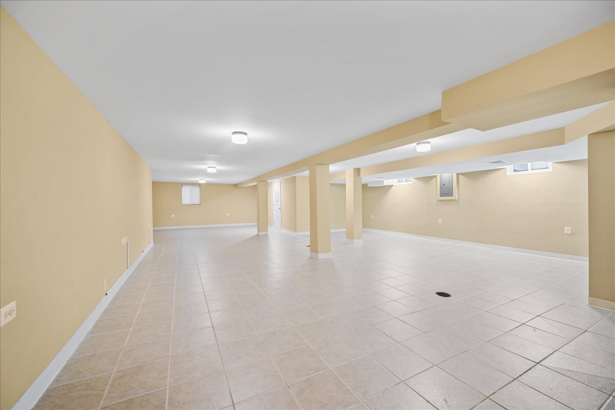 Prospect Heights, Illinois, 60070, United States, 4 Bedrooms Bedrooms, ,2 BathroomsBathrooms,Residential,For Sale,1968639