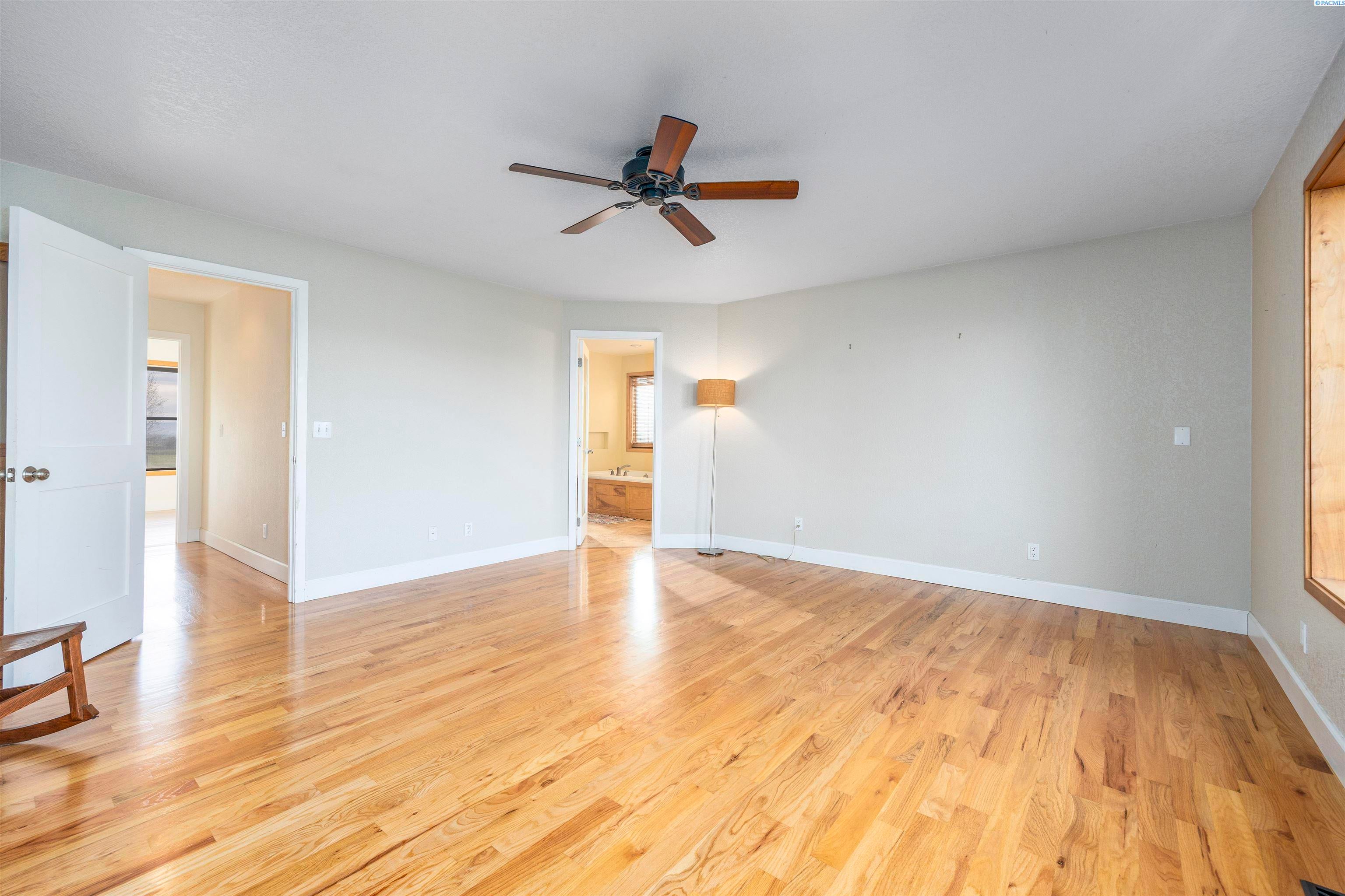 Sunnyside, Washington, 98944, United States, 3 Bedrooms Bedrooms, ,2 BathroomsBathrooms,Residential,For Sale,1998016