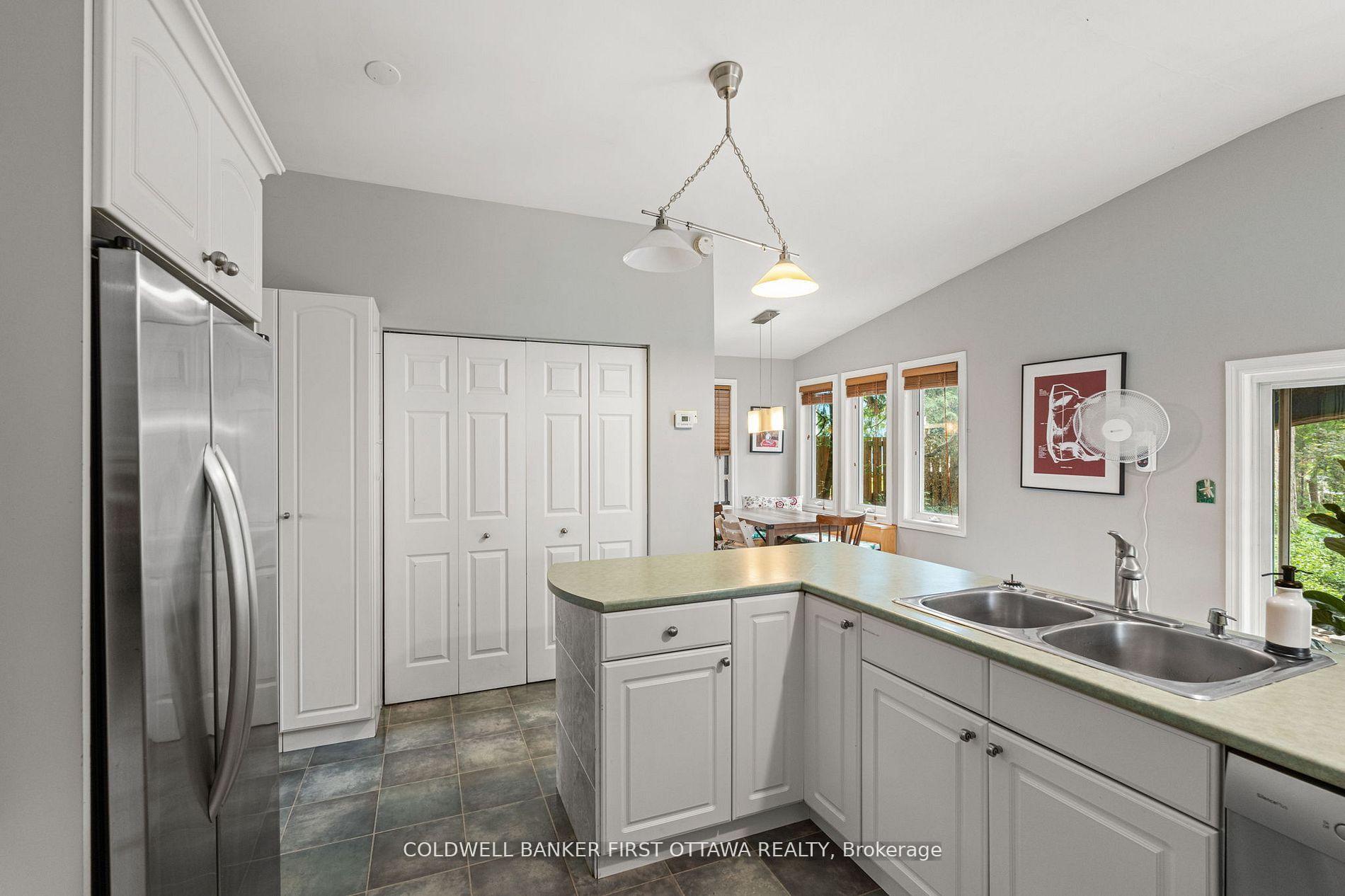 BRITANNIA - LINCOLN HEIGHTS AND AREA, Ontario, K2B 6Y5, CA, 3 Bedrooms Bedrooms, ,Residential,For Sale,1950856