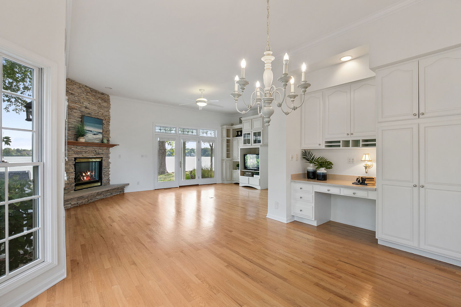 Grayslake, Illinois, 60030, United States, 4 Bedrooms Bedrooms, ,3 BathroomsBathrooms,Residential,For Sale,1992794