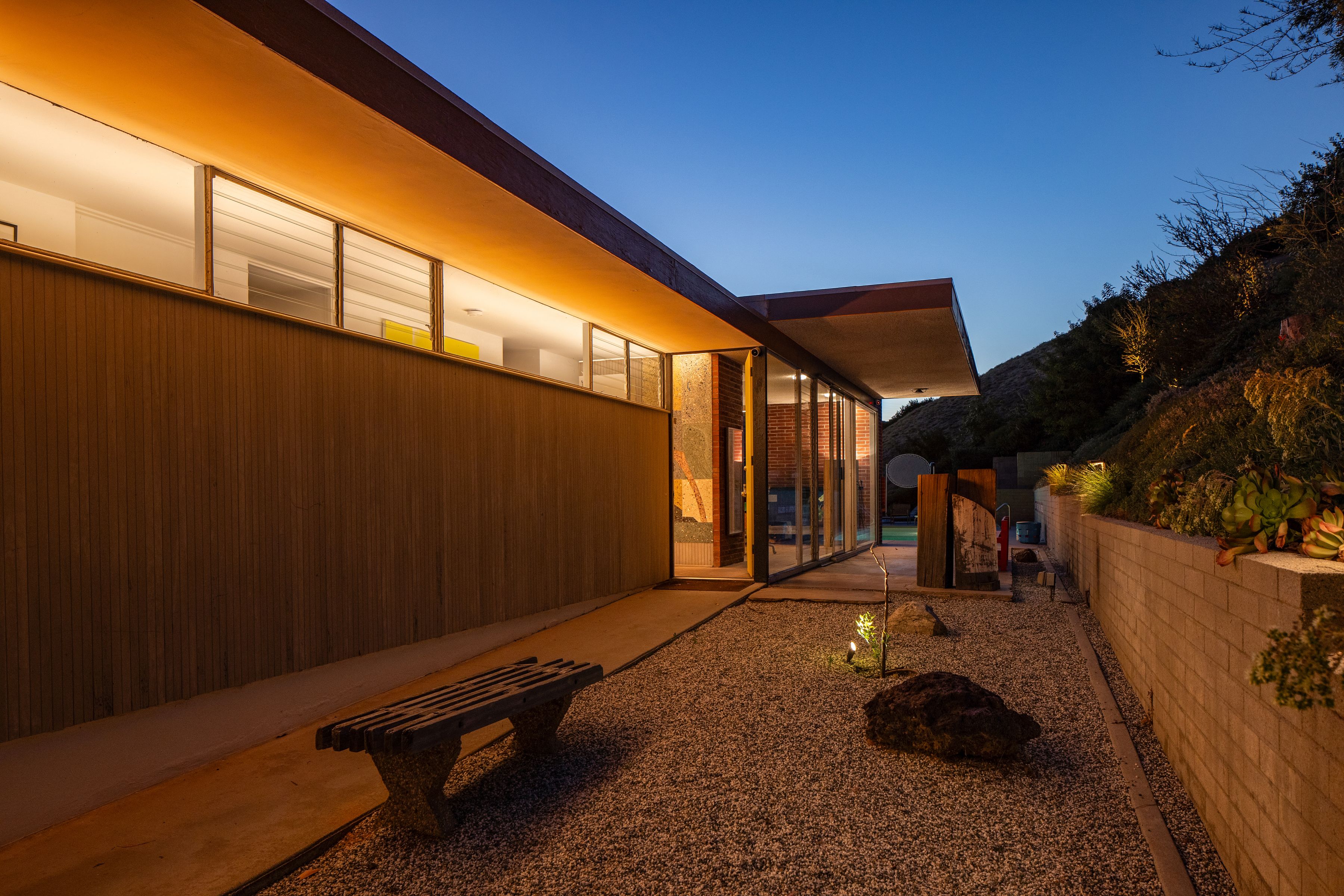  1531  N Tigertail Rd - 物件實景