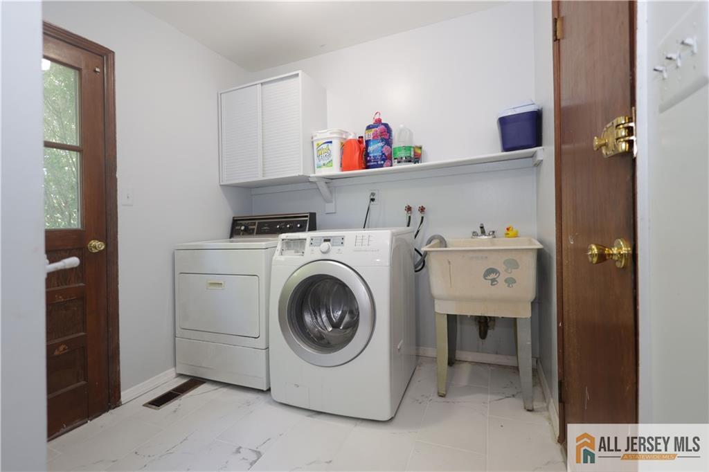 East Brunswick, New Jersey, 08816, United States, 4 Bedrooms Bedrooms, ,3 BathroomsBathrooms,Residential,For Sale,1895704