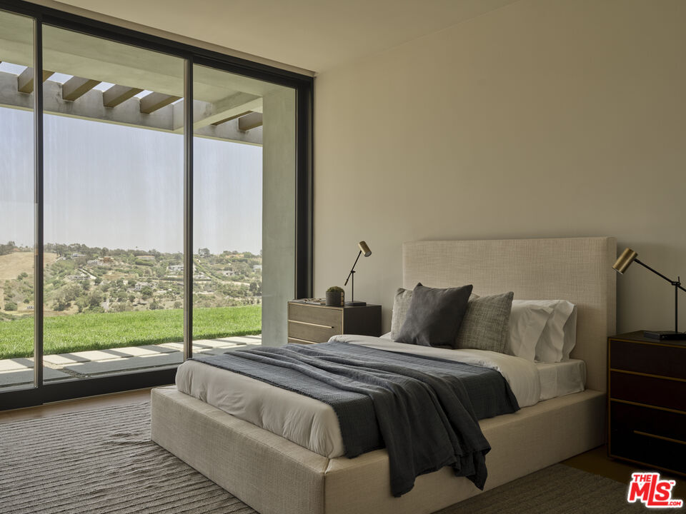 Malibu, California, 90265, United States, 4 Bedrooms Bedrooms, ,4 BathroomsBathrooms,Residential,For Sale,1918015