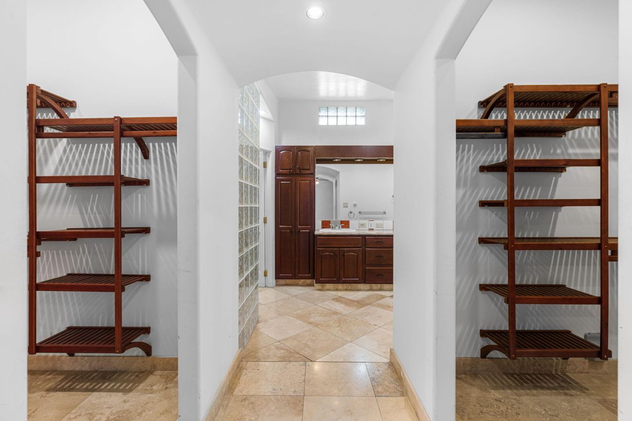 Albuquerque, New Mexico, 87106, United States, 4 Bedrooms Bedrooms, ,5 BathroomsBathrooms,Residential,For Sale,1896146