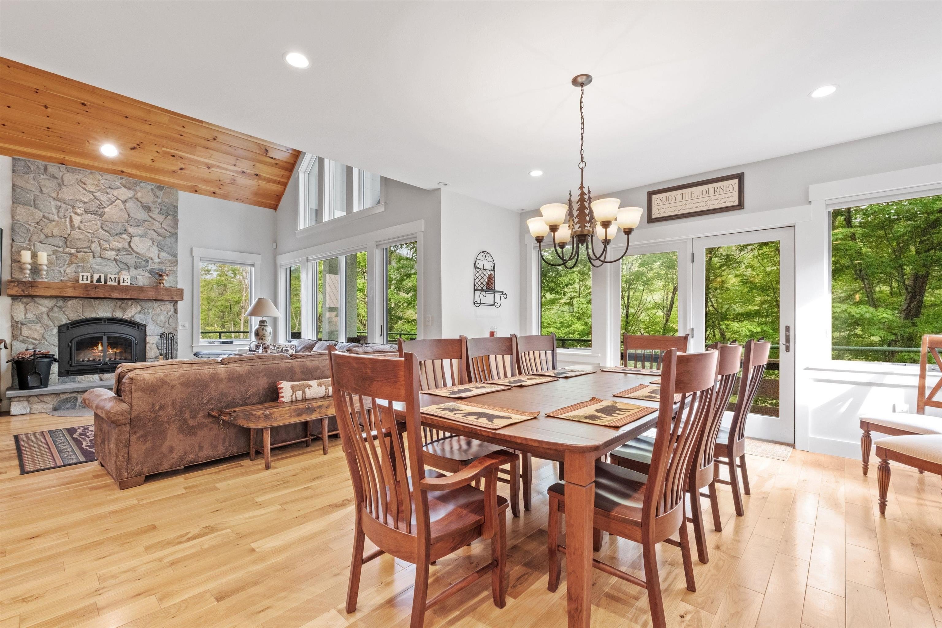 Lincoln, New Hampshire, 03251, United States, 5 Bedrooms Bedrooms, ,3 BathroomsBathrooms,Residential,For Sale,1981884