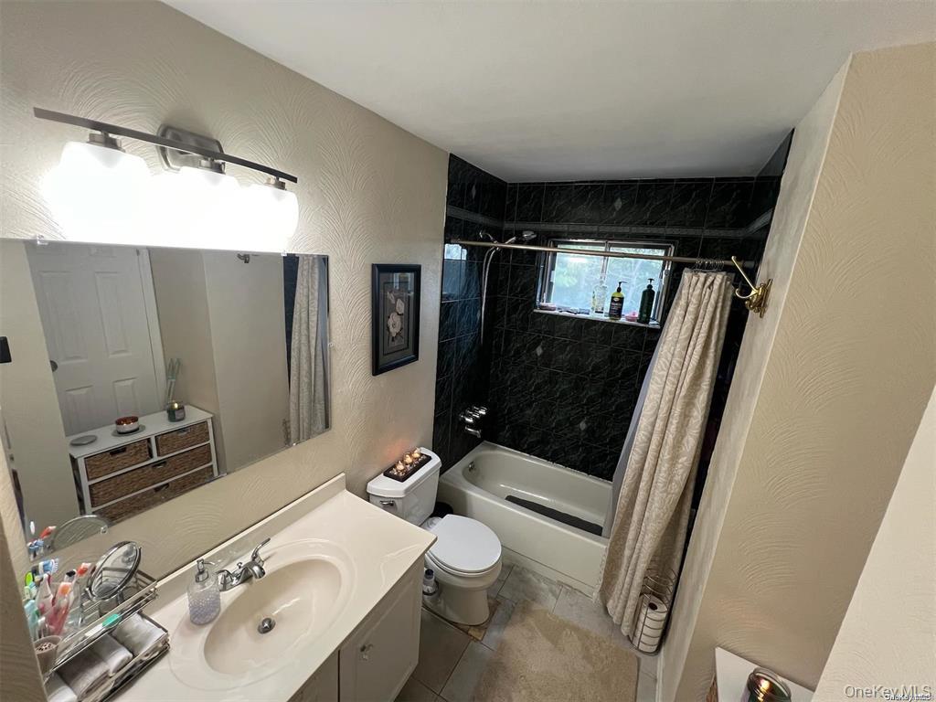 Farmingville, New York, 11738, United States, 4 Bedrooms Bedrooms, ,2 BathroomsBathrooms,Residential,For Sale,1840283