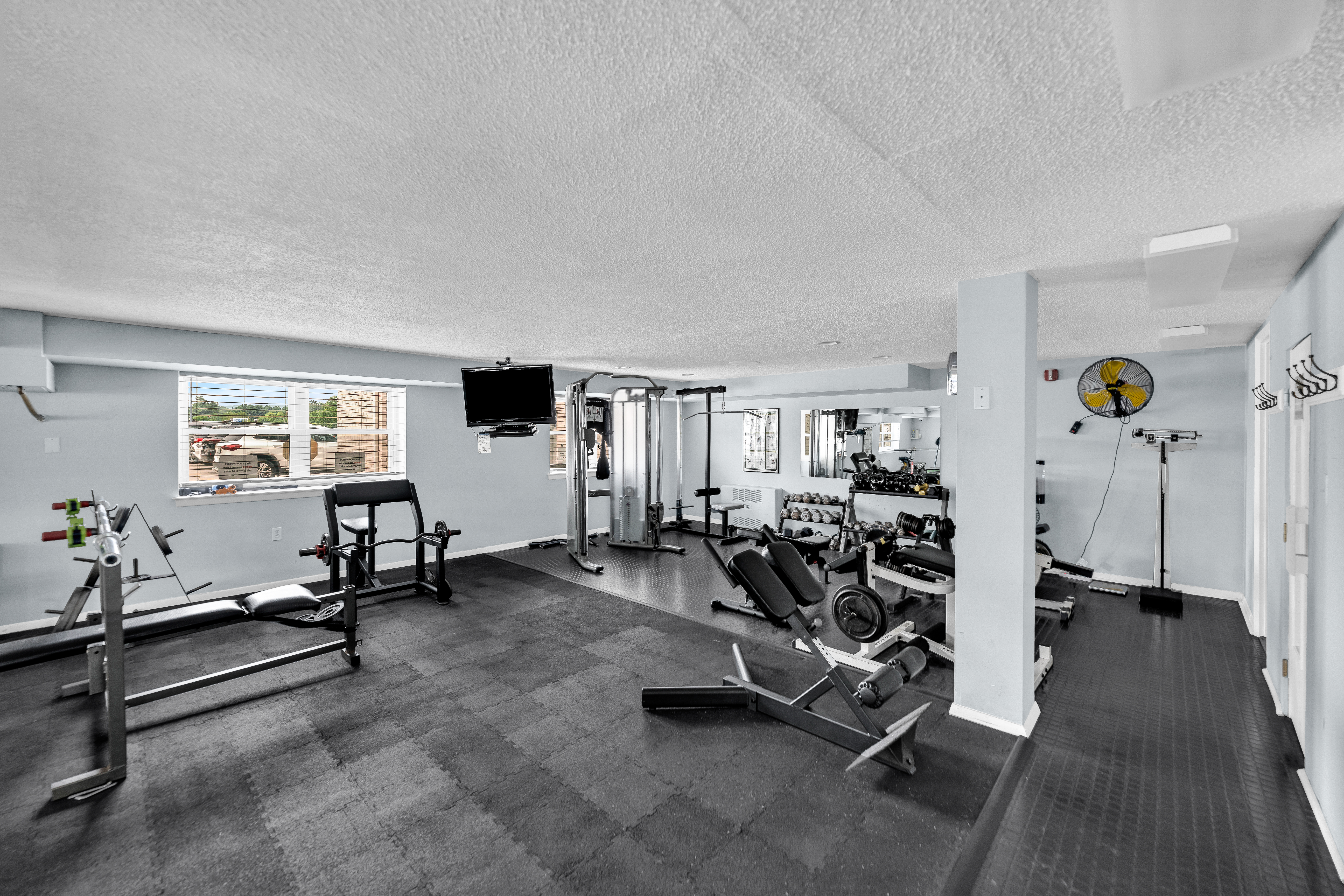  893 Farmington Avenue - 物件實景