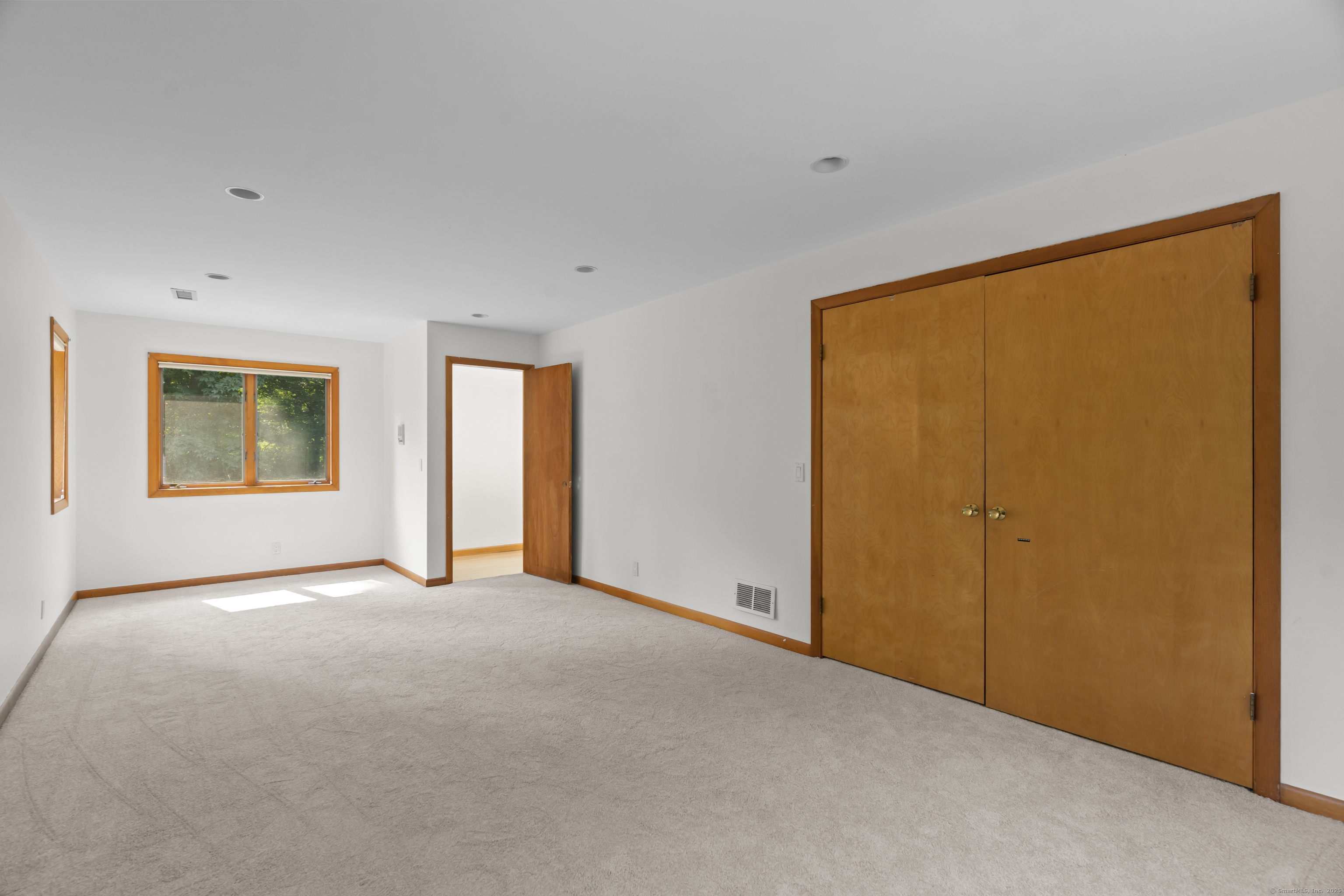 Branford, Connecticut, 06405, United States, 3 Bedrooms Bedrooms, ,3 BathroomsBathrooms,Residential,For Sale,1912319