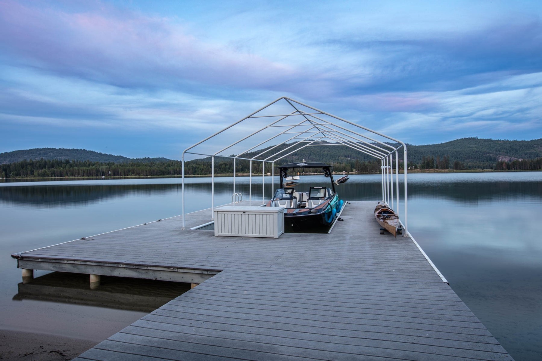  Renovated Waterfront Retreat with Private Dock & Guest Barn - 物件實景