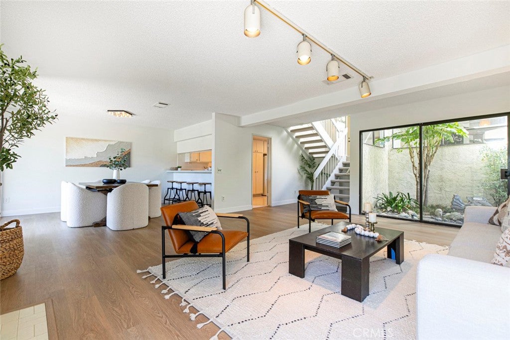 Glendale, California, 91206, United States, 2 Bedrooms Bedrooms, ,3 BathroomsBathrooms,Residential,For Sale,1941682