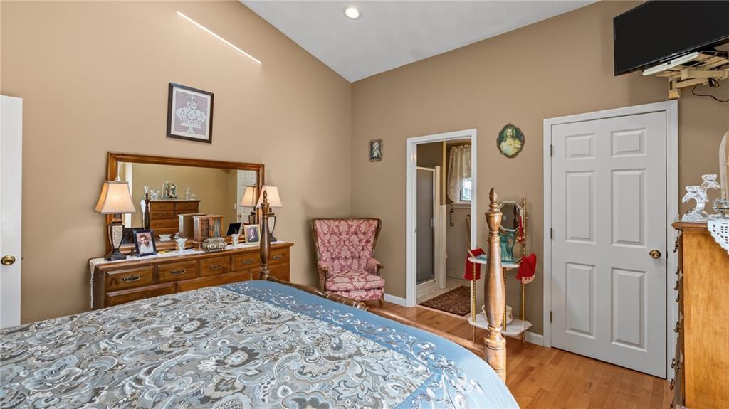 Barrington, Rhode Island, 02806, United States, 3 Bedrooms Bedrooms, ,3 BathroomsBathrooms,Residential,For Sale,2012853