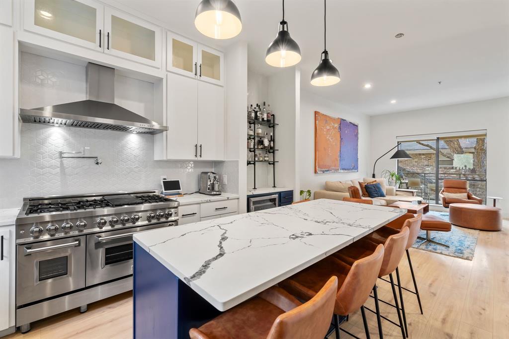 Dallas, Texas, 75219, United States, 2 Bedrooms Bedrooms, ,3 BathroomsBathrooms,Residential,For Sale,1911883