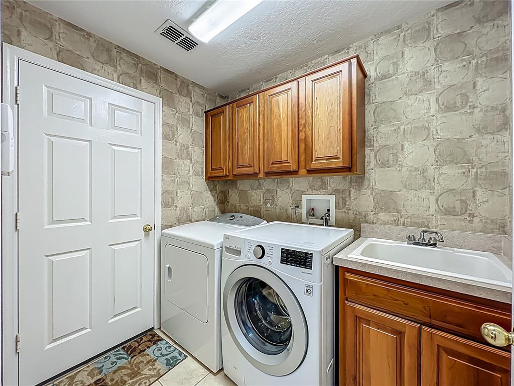 Orlando, Florida, 32828, United States, 4 Bedrooms Bedrooms, ,3 BathroomsBathrooms,Residential,For Sale,1873988