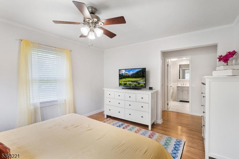 Hampton Twp., New Jersey, 07860, United States, 5 Bedrooms Bedrooms, ,3 BathroomsBathrooms,Residential,For Sale,1847031