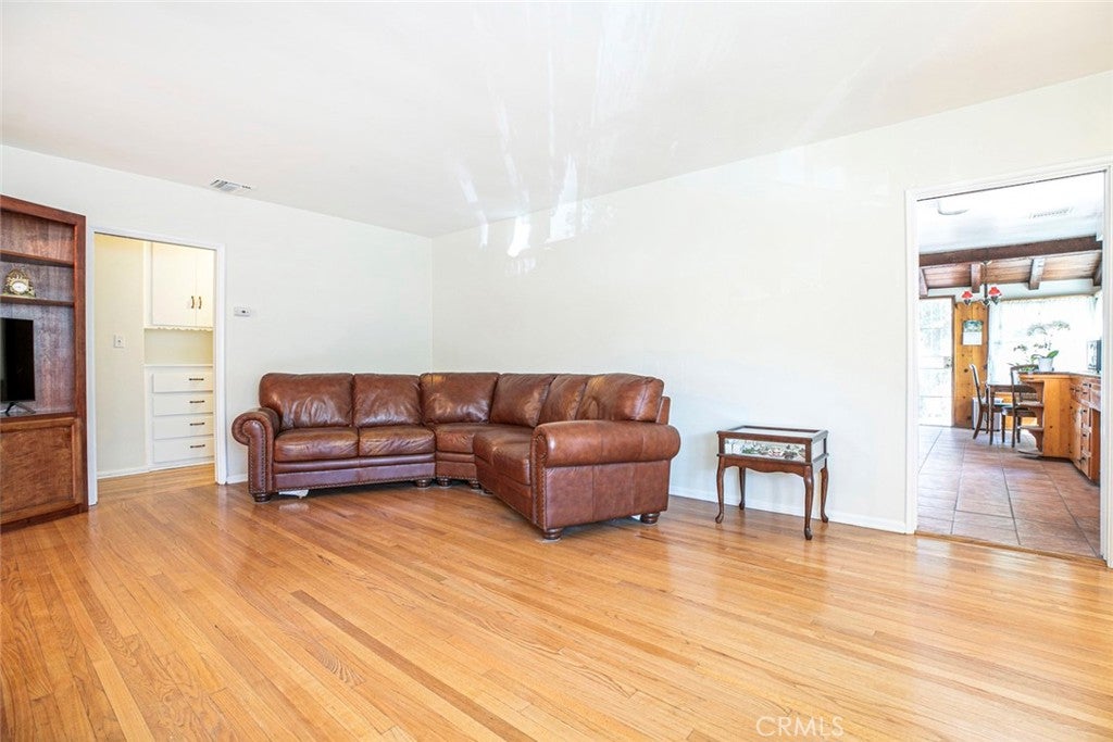 Van Nuys, California, 91405, United States, 2 Bedrooms Bedrooms, ,2 BathroomsBathrooms,Residential,For Sale,1941030