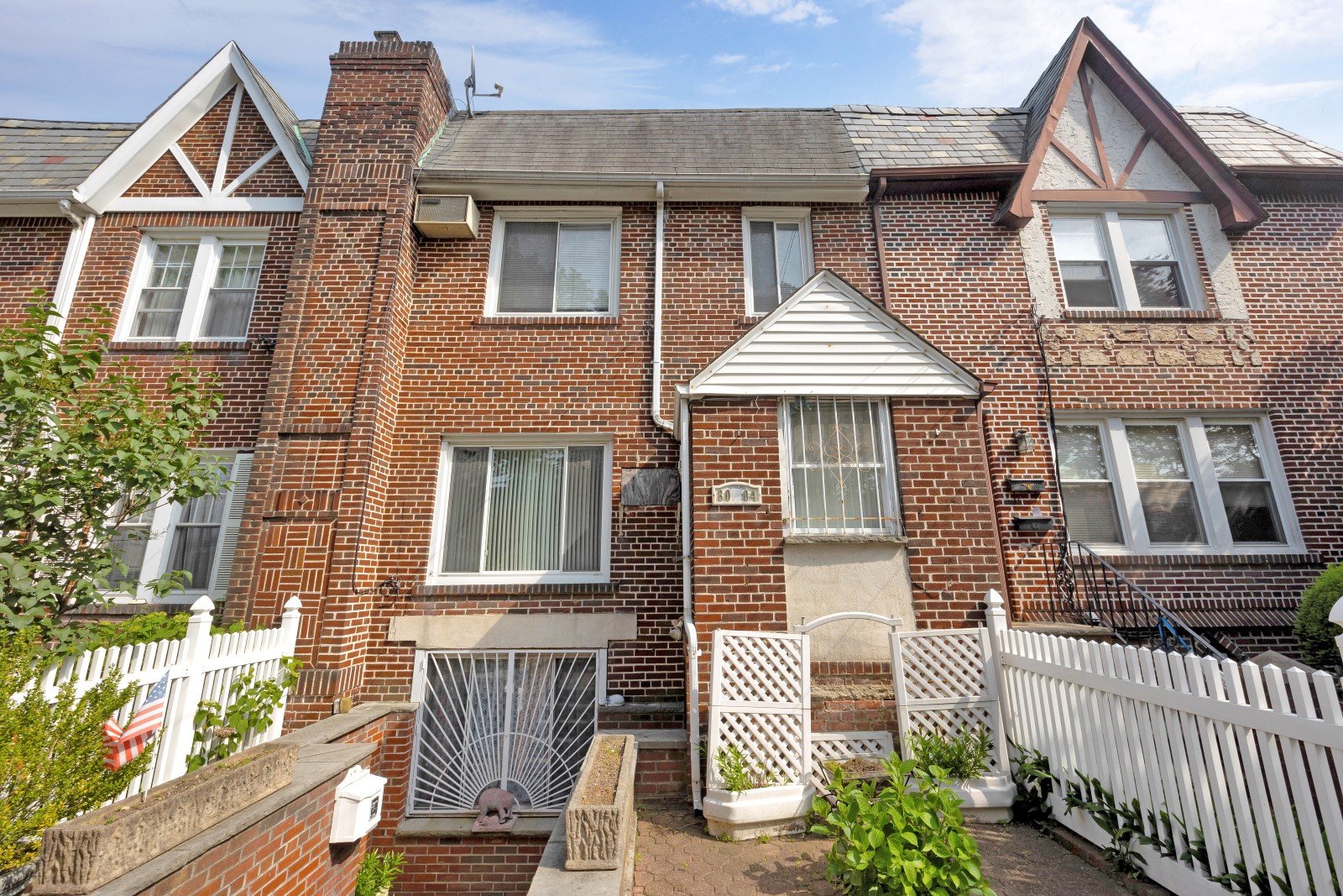 Middle Village, New York, 11379, United States, 5 Bedrooms Bedrooms, ,3 BathroomsBathrooms,Residential,For Sale,1857888