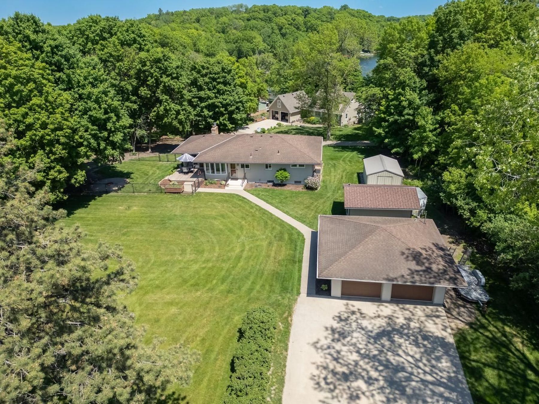  Beautifully Maintained Living with Maple Lake Views - 物件實景