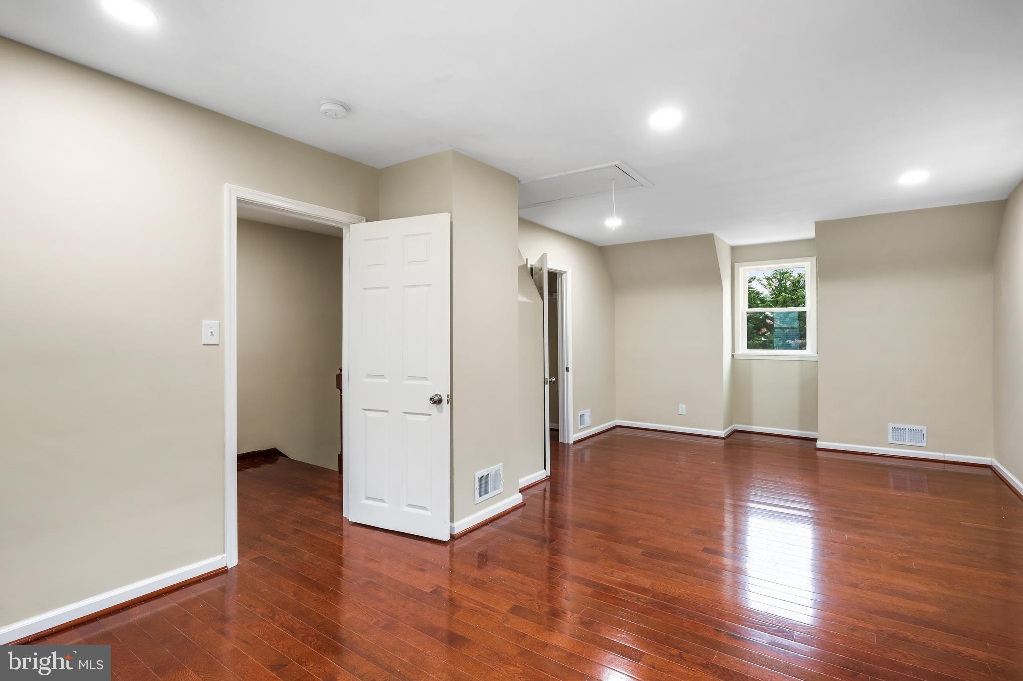 Glen Burnie, Maryland, 21061, United States, 4 Bedrooms Bedrooms, ,4 BathroomsBathrooms,Residential,For Sale,1900574