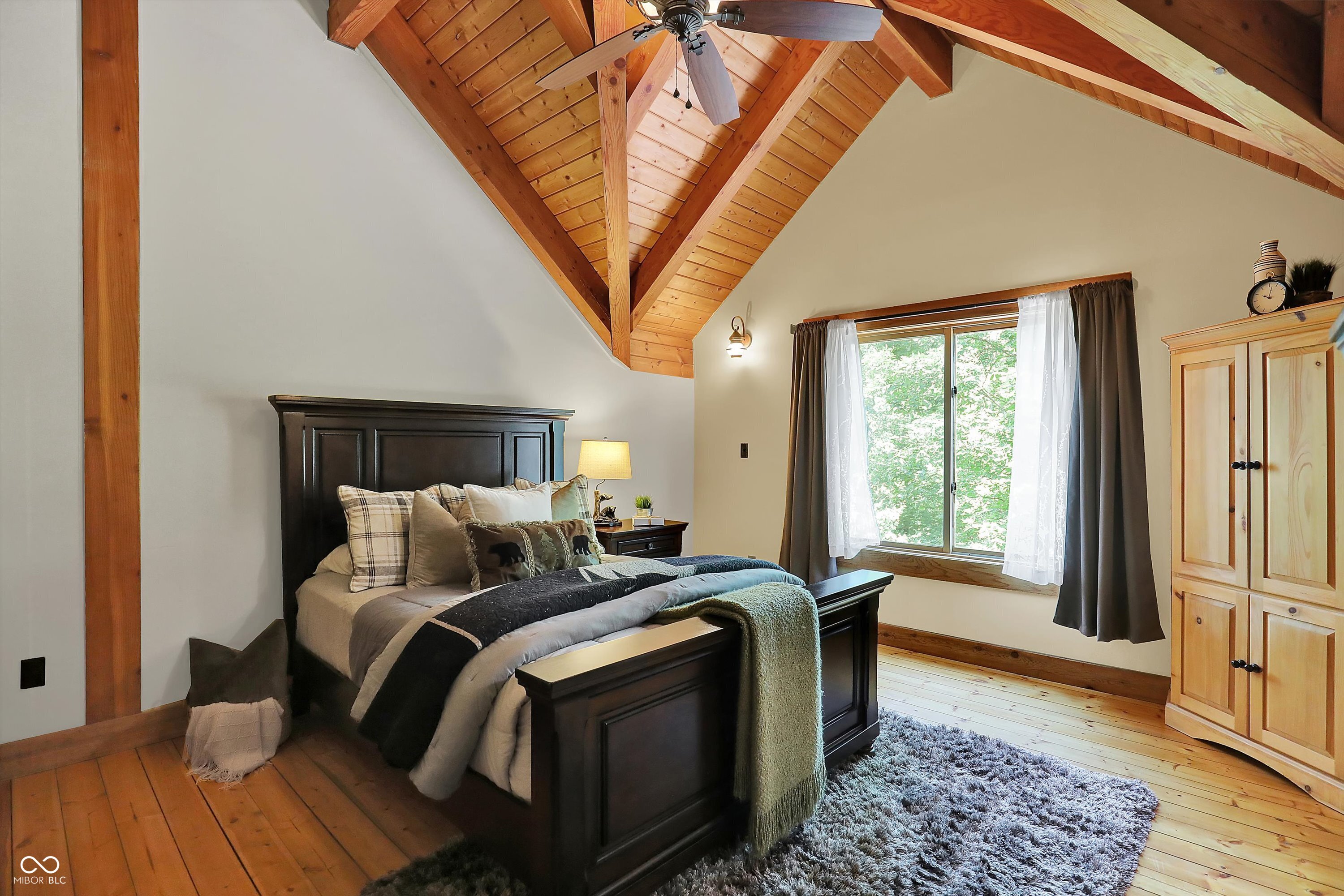 Unionville, Indiana, 47468, United States, 4 Bedrooms Bedrooms, ,5 BathroomsBathrooms,Residential,For Sale,1870094