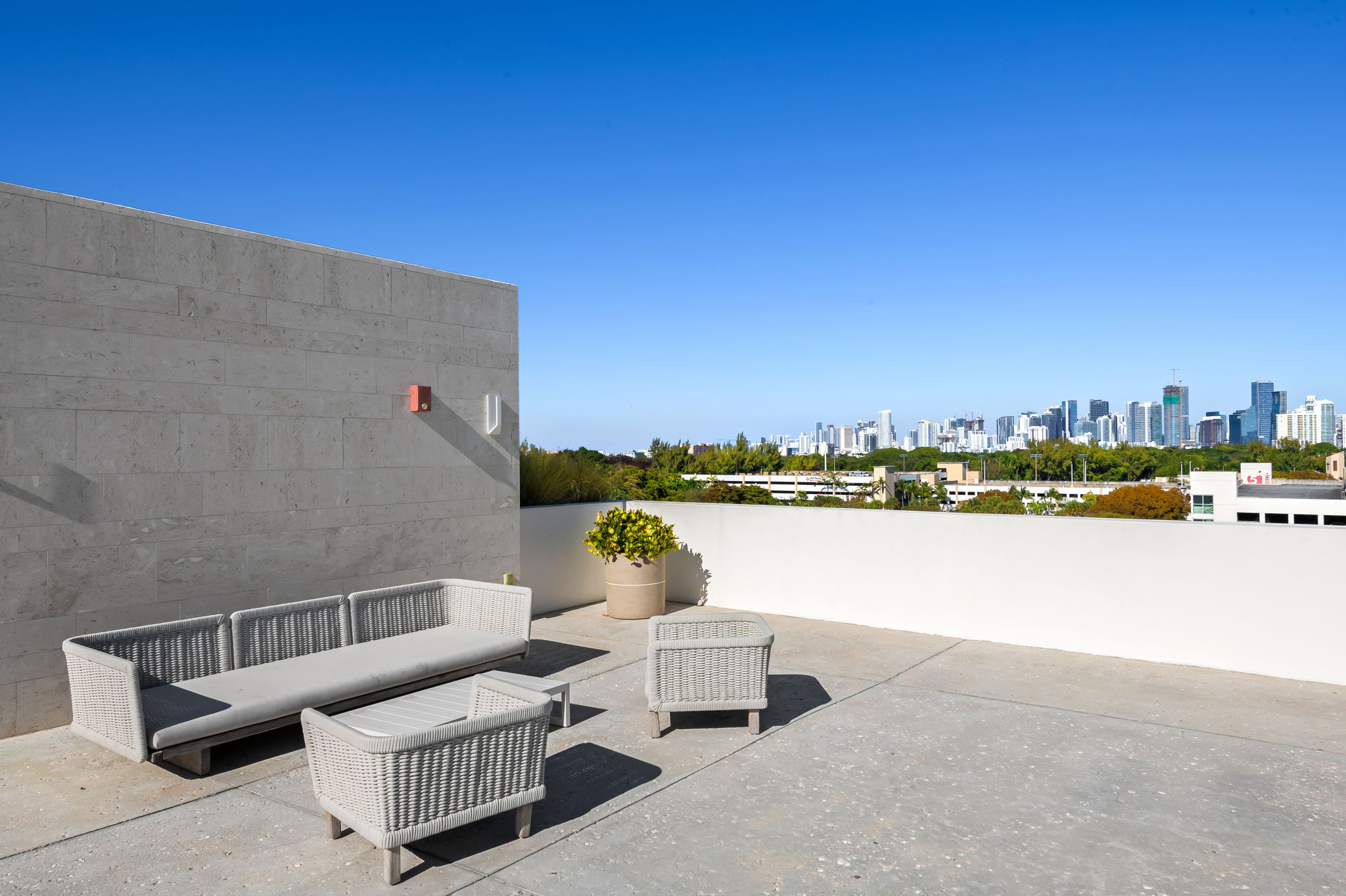  3581 E Glencoe Street, Miami, FL, 33133 - 物件實景