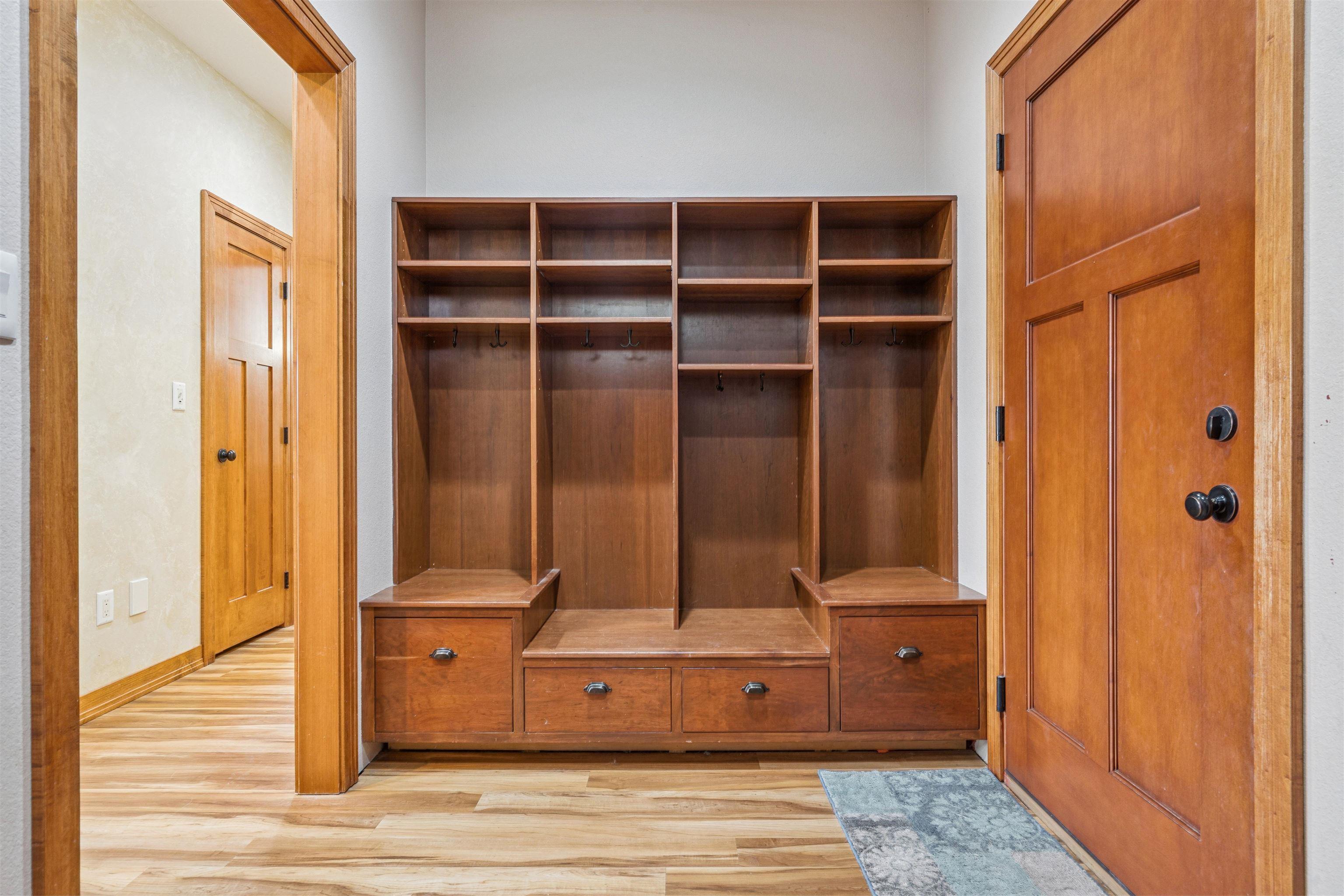 Waverly, Iowa, 50677, United States, 4 Bedrooms Bedrooms, ,4 BathroomsBathrooms,Residential,For Sale,1974808