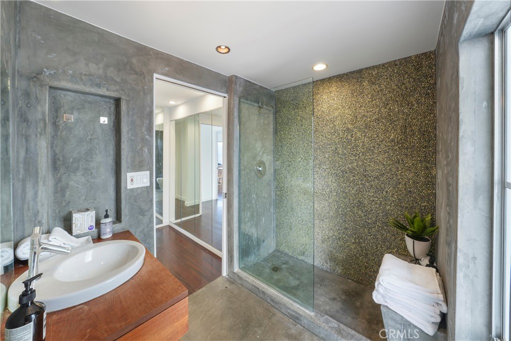 Los Angeles, California, 90069, United States, 3 Bedrooms Bedrooms, ,1 BathroomBathrooms,Residential,For Sale,1897836