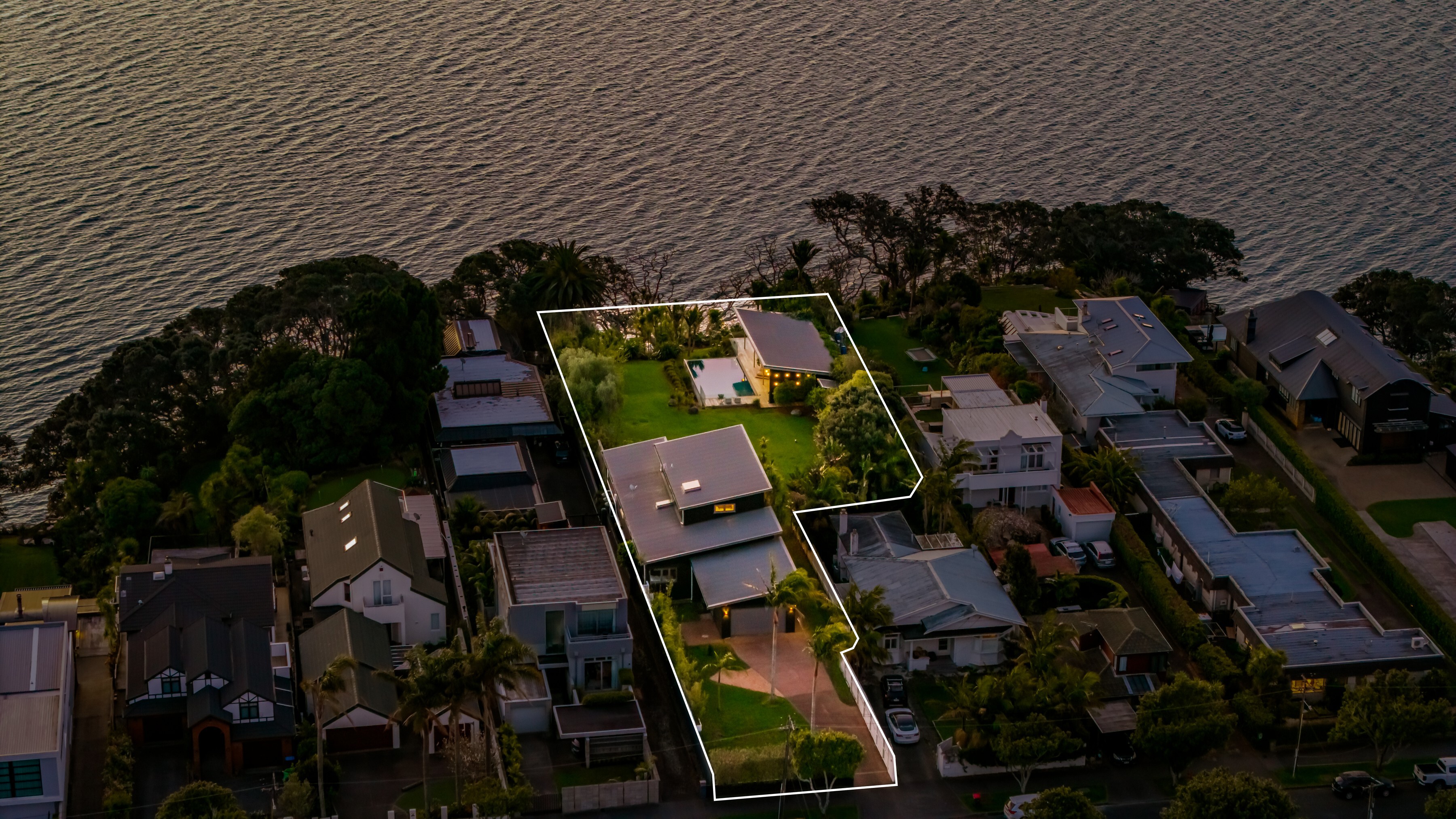  A Truly Extraordinary Waterfront Opportunity - 物件實景
