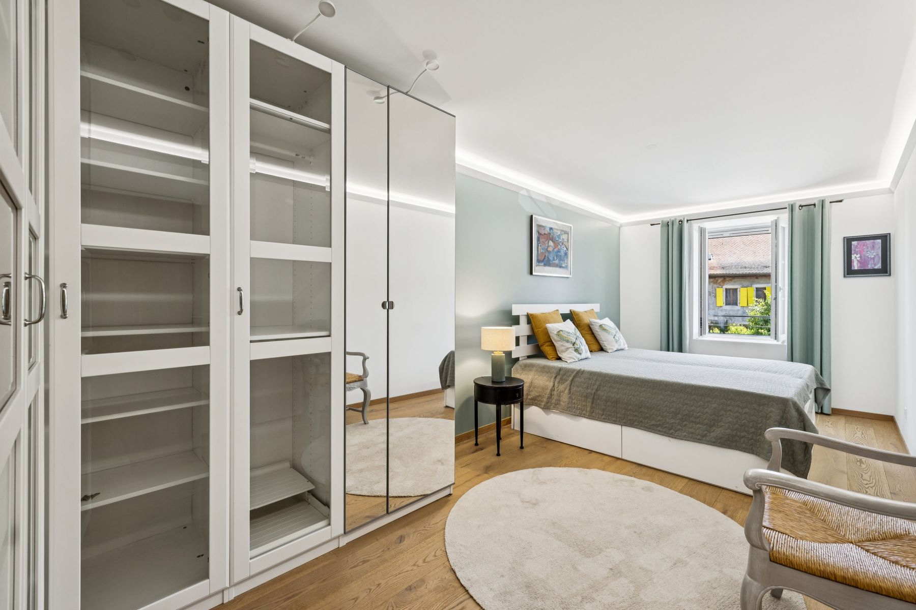  Modern comfort and tranquillity just a stone