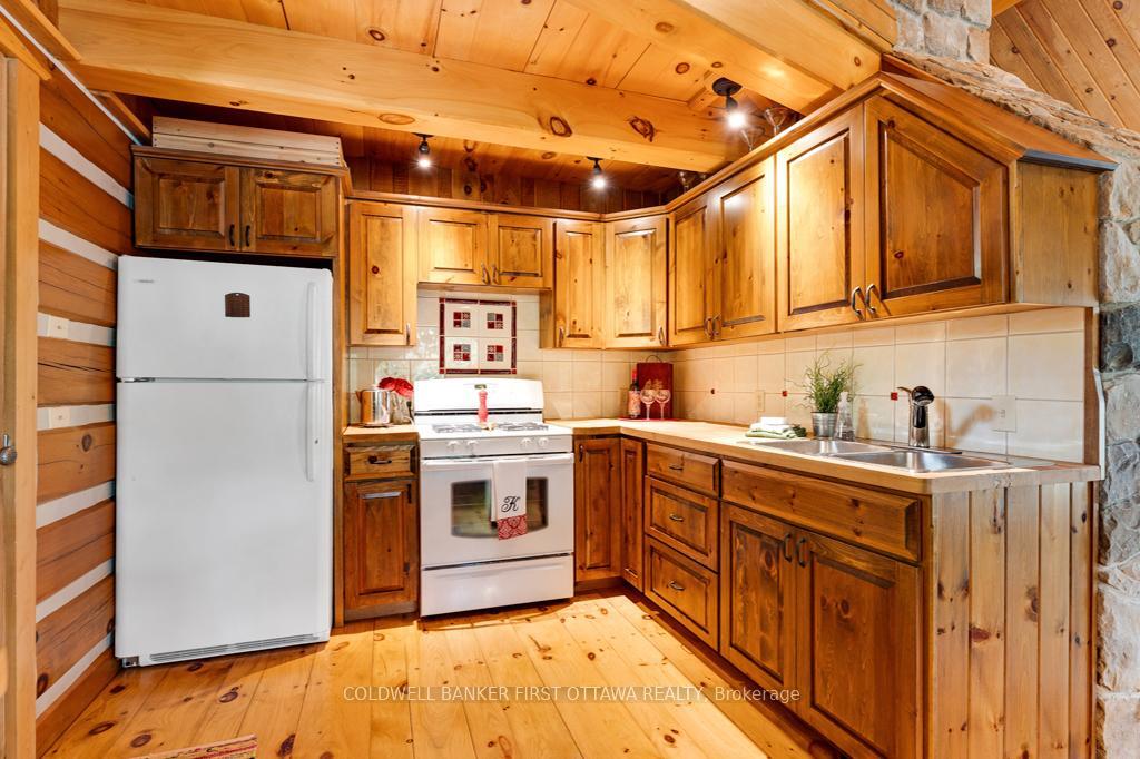 FRONTENAC, Ontario, K0H 2J0, CA, 3 Bedrooms Bedrooms, ,Residential,For Sale,1903665