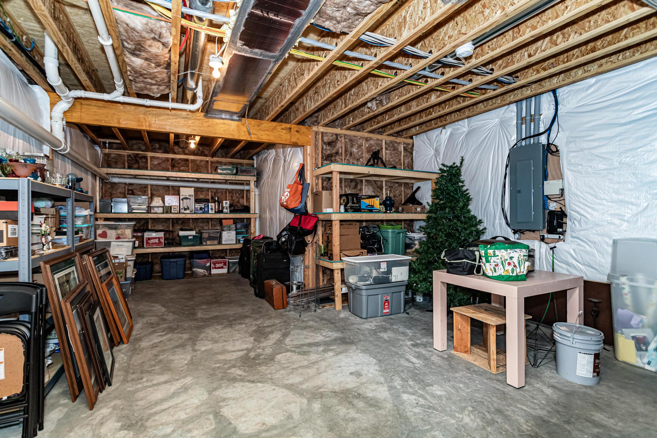 Huxley, Iowa, 50124, United States, 3 Bedrooms Bedrooms, ,4 BathroomsBathrooms,Residential,For Sale,1976803