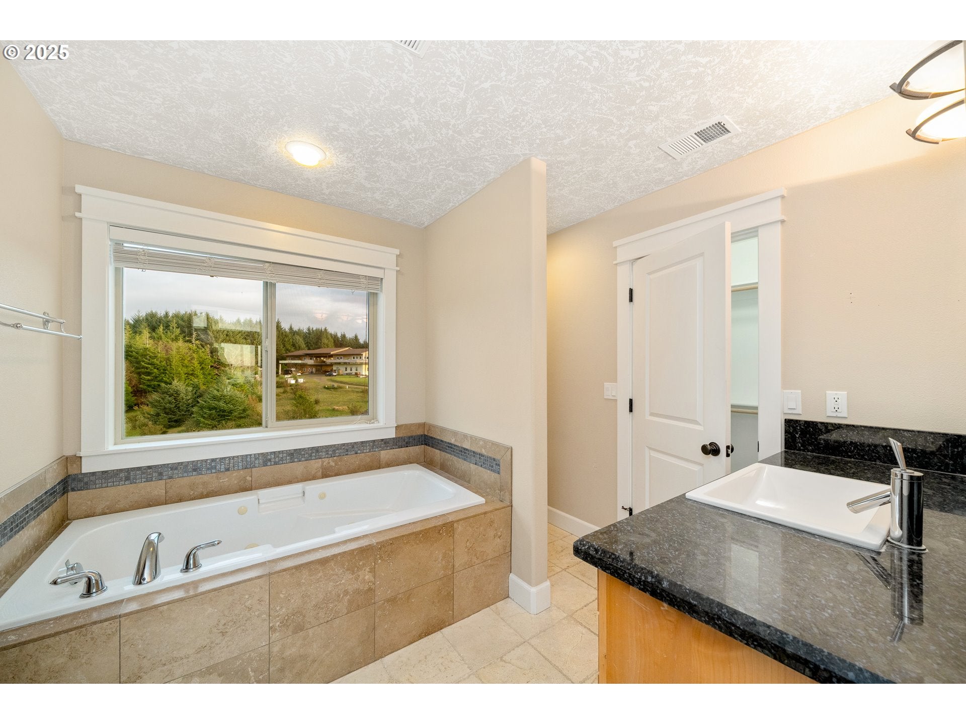 Tillamook, Oregon, 97141, United States, 3 Bedrooms Bedrooms, ,4 BathroomsBathrooms,Residential,For Sale,1998230