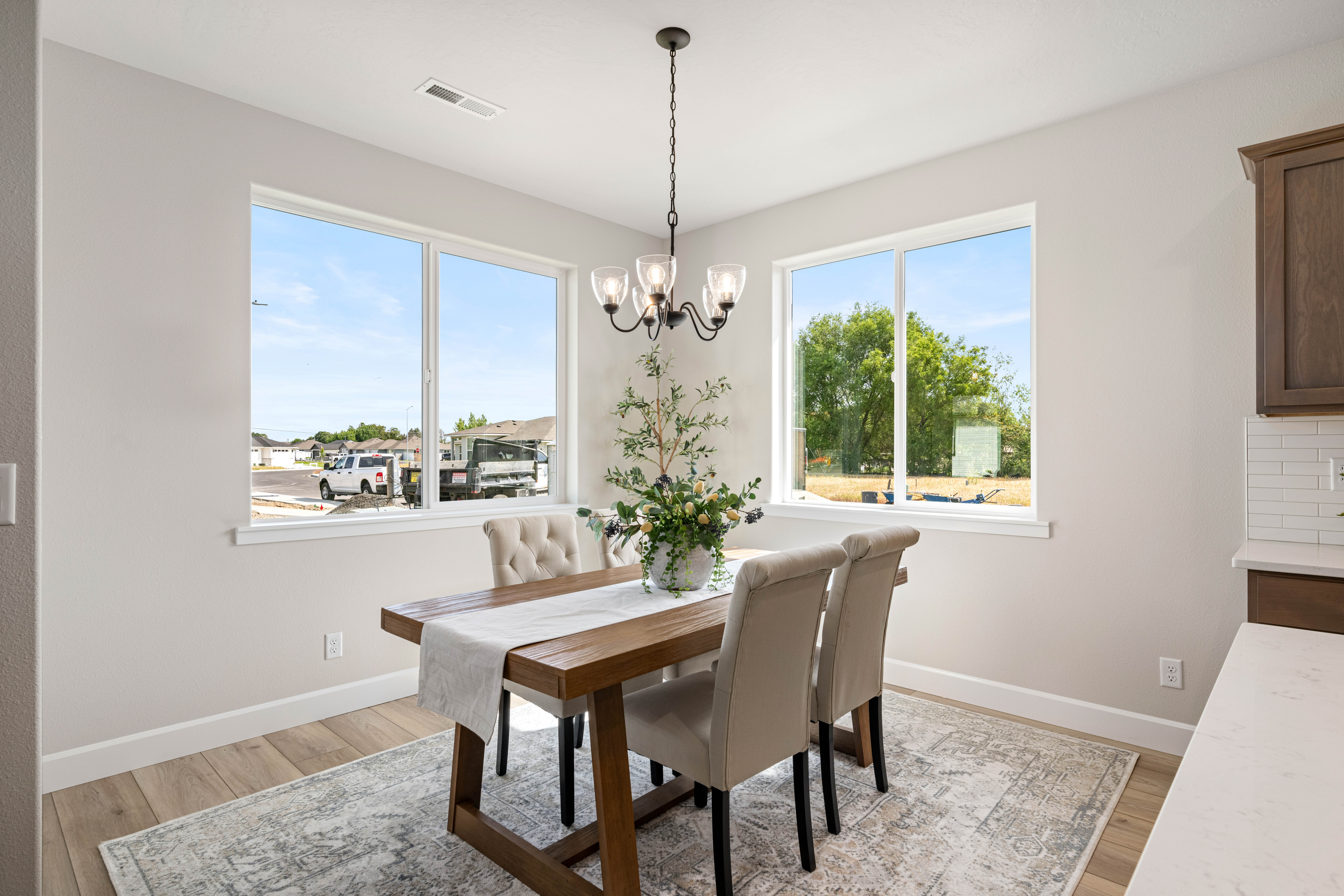  3 Car Garage, Great Floor Plan & Corner Lot - 物件實景