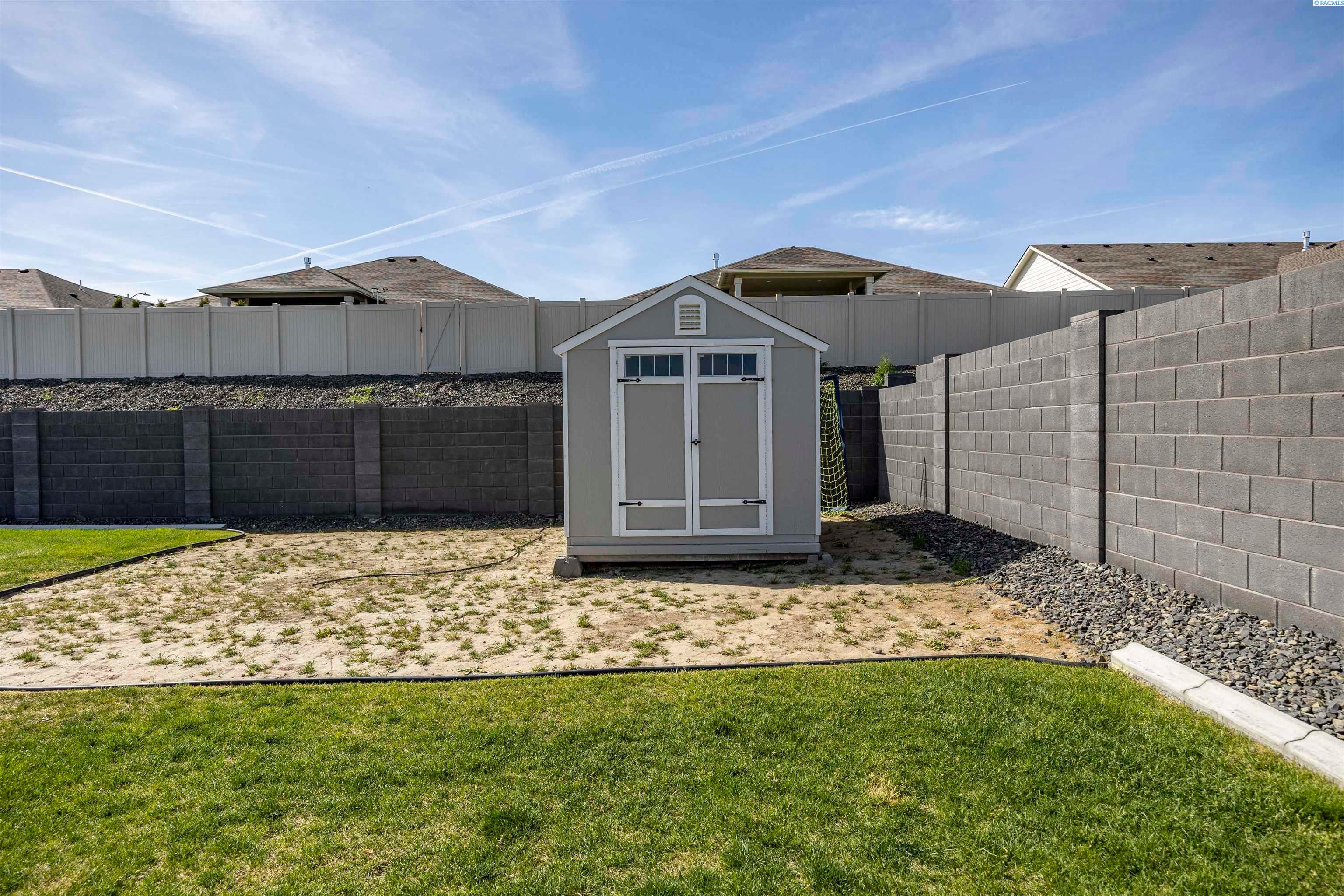 Kennewick, Washington, 99338, United States, 5 Bedrooms Bedrooms, ,3 BathroomsBathrooms,Residential,For Sale,1984207