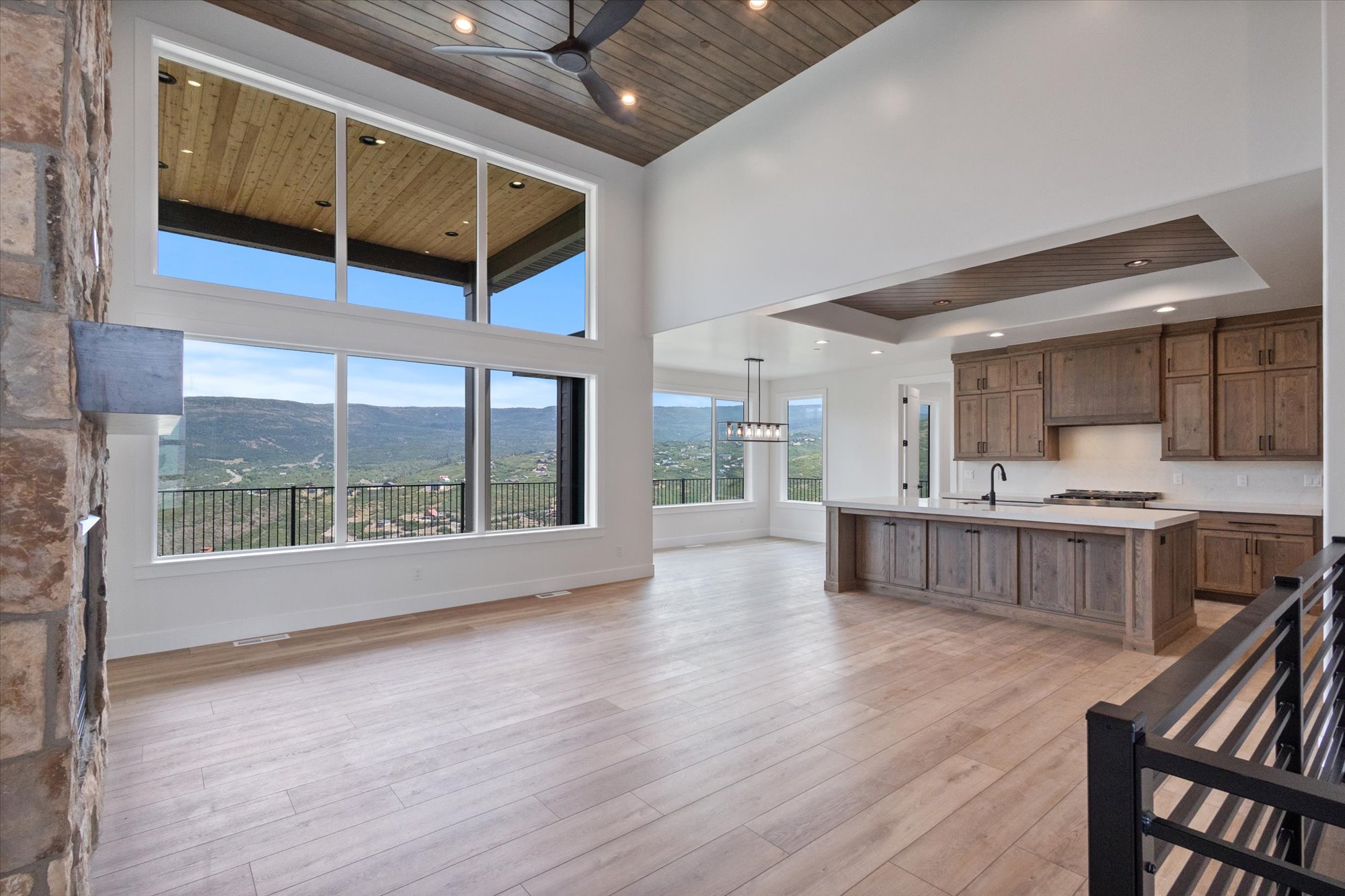 Heber, Utah, 84032, United States, 5 Bedrooms Bedrooms, ,3 BathroomsBathrooms,Residential,For Sale,1976197