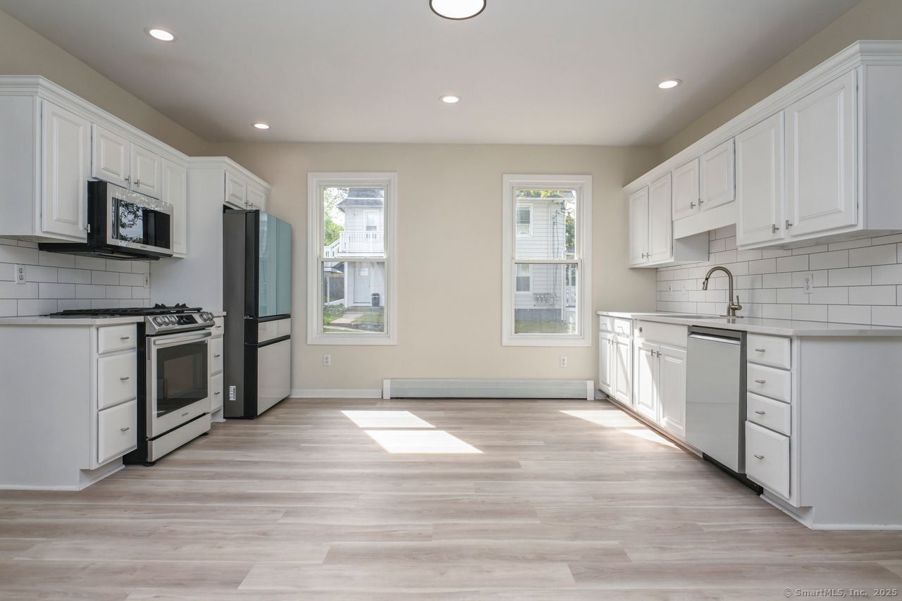 Wallingford, Connecticut, 06492, United States, 6 Bedrooms Bedrooms, ,4 BathroomsBathrooms,Residential,For Sale,1989730