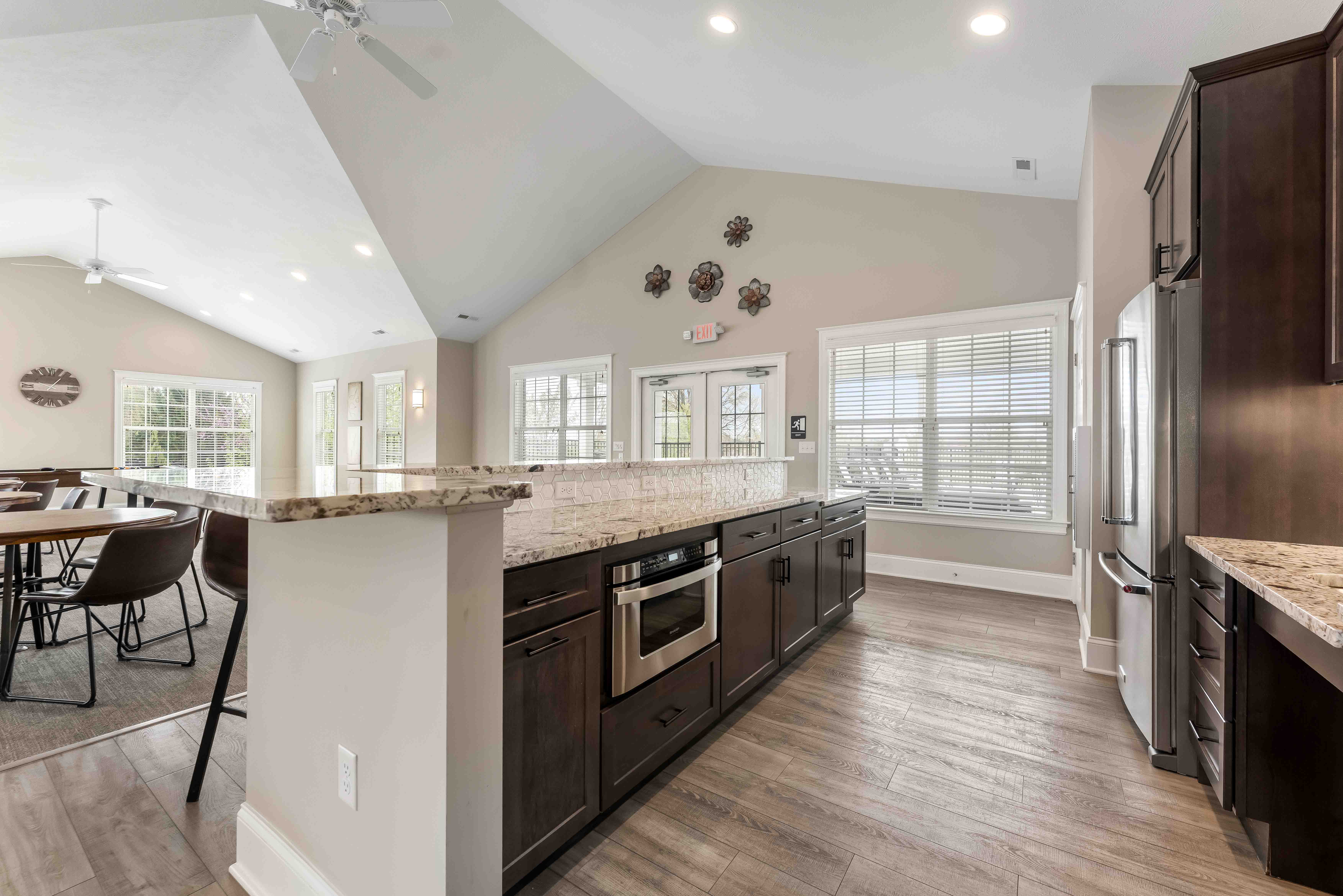  2003 South Links Avenue - 物件實景